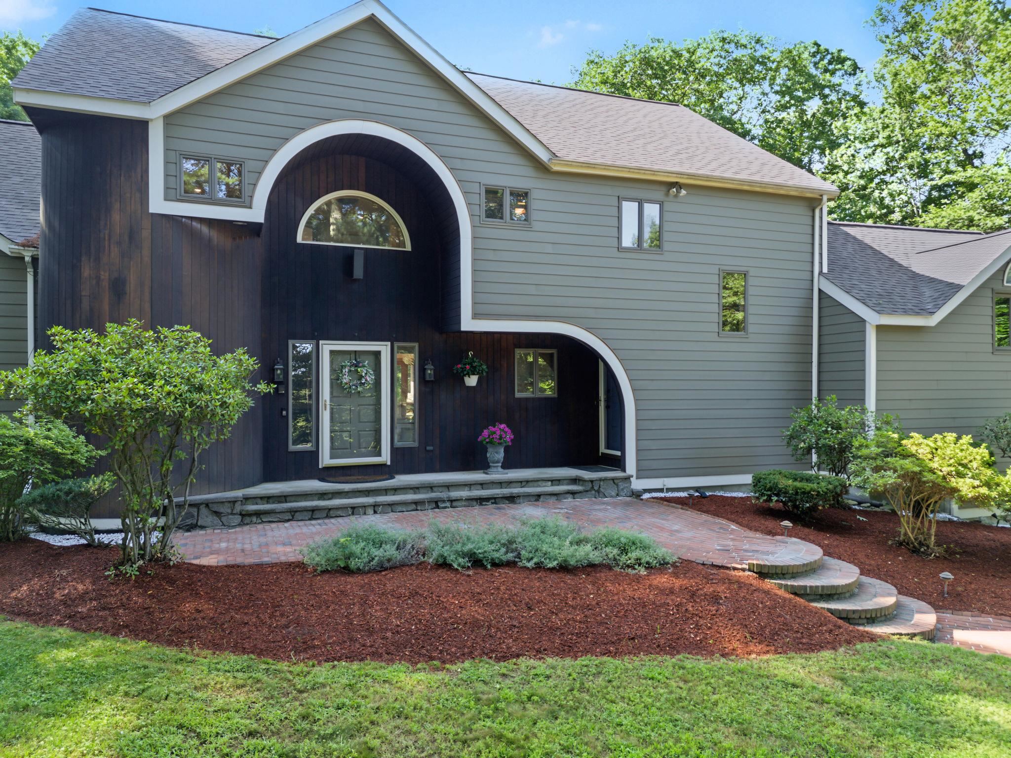 17 Galway Rd, Windham, NH 03087