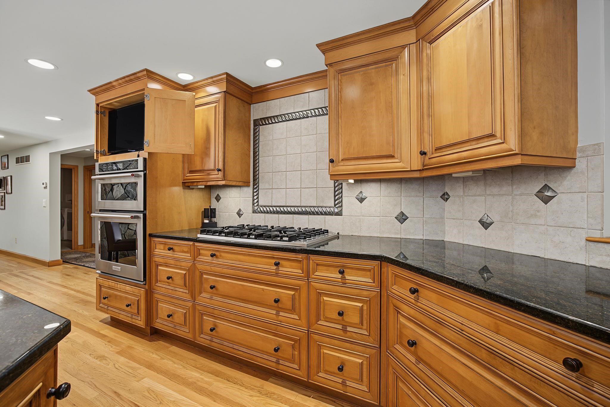 17 Galway Rd, Windham, NH 03087