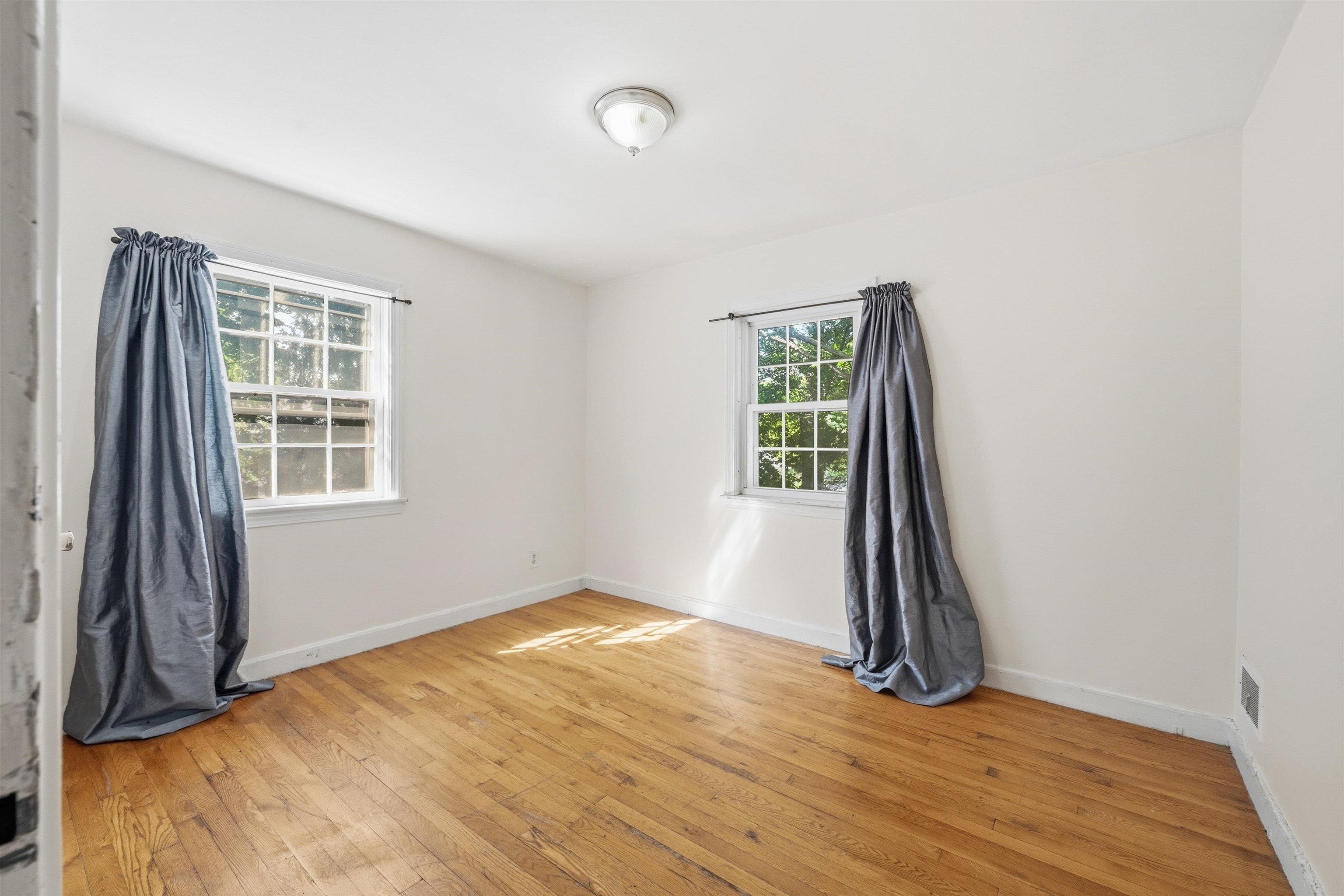 3 Harold St, Manchester, NH 03104