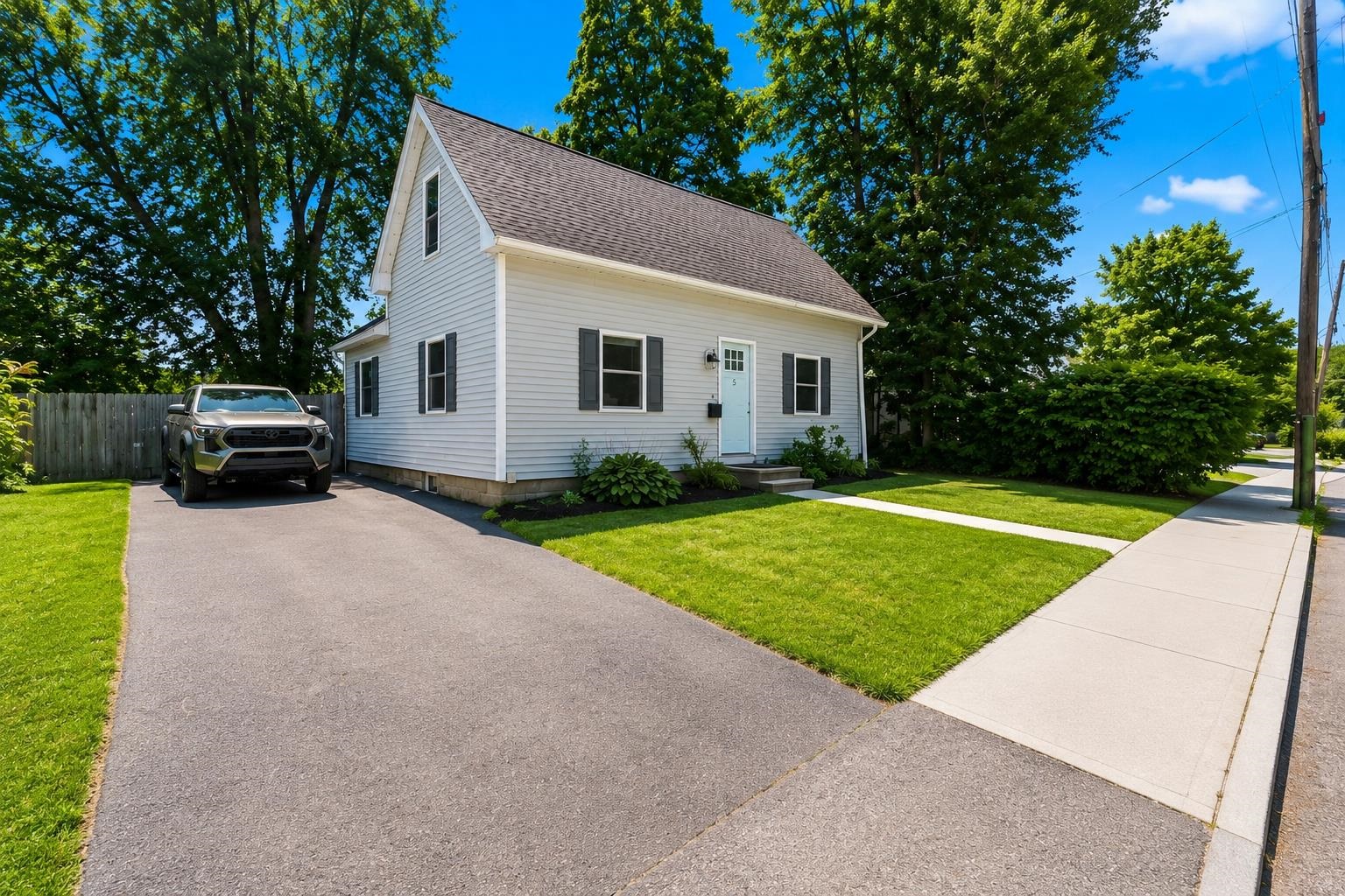 5 Burke St, Nashua, NH 03060