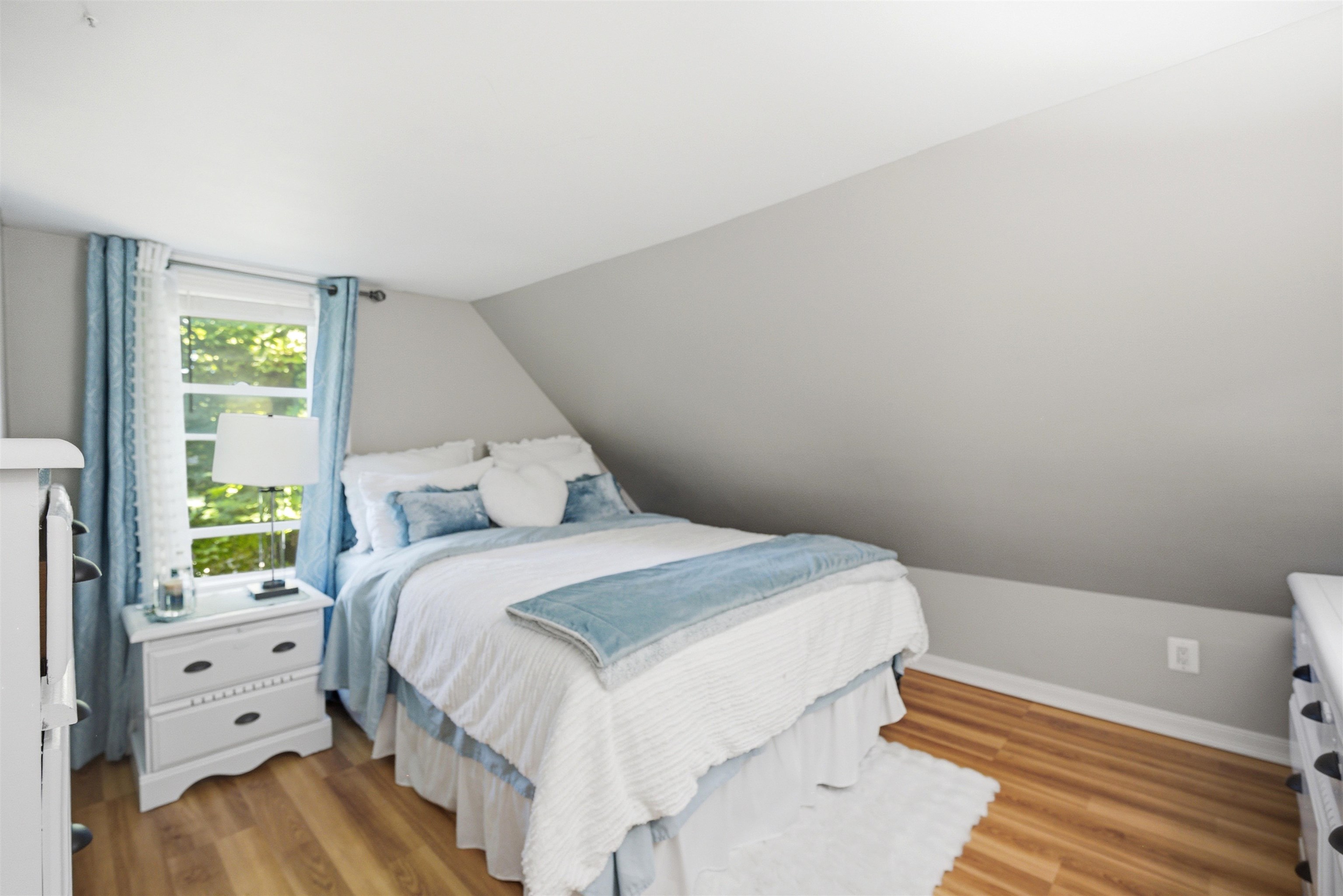 5 Burke St, Nashua, NH 03060