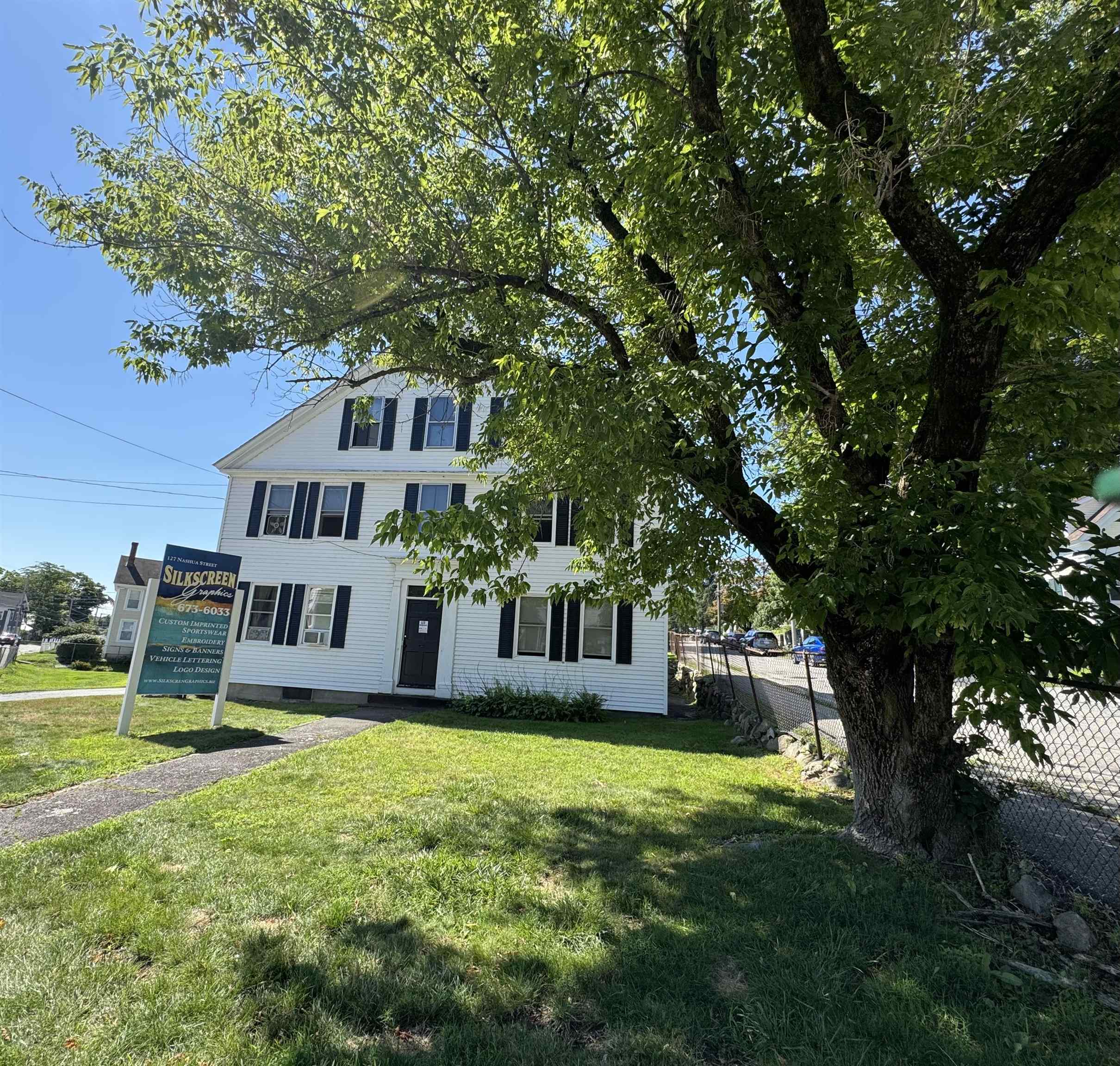 125-127 Nashua St, Milford, NH 03055