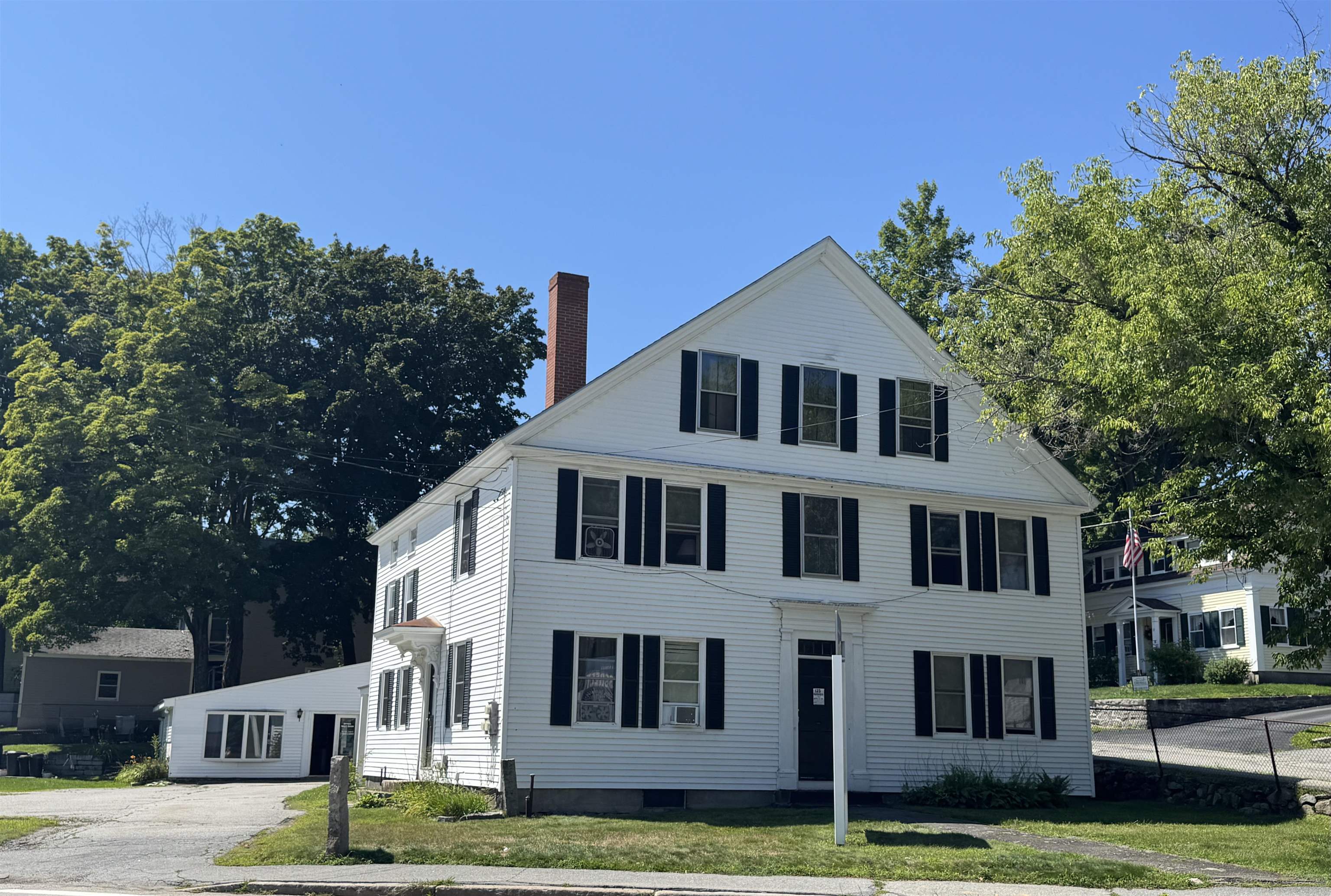 125-127 Nashua St, Milford, NH 03055