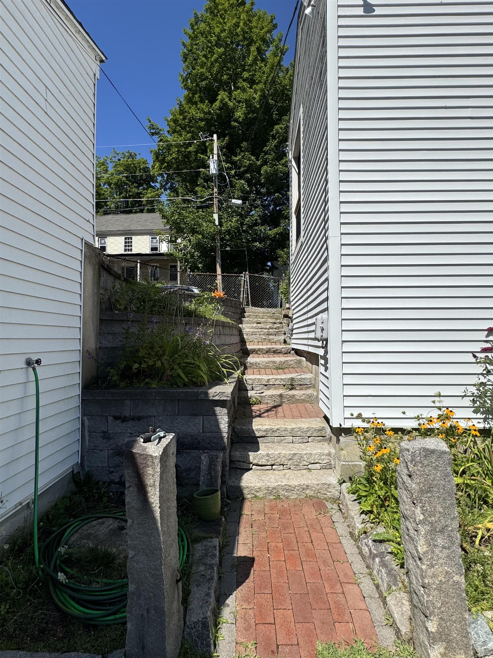 125-127 Nashua St, Milford, NH 03055