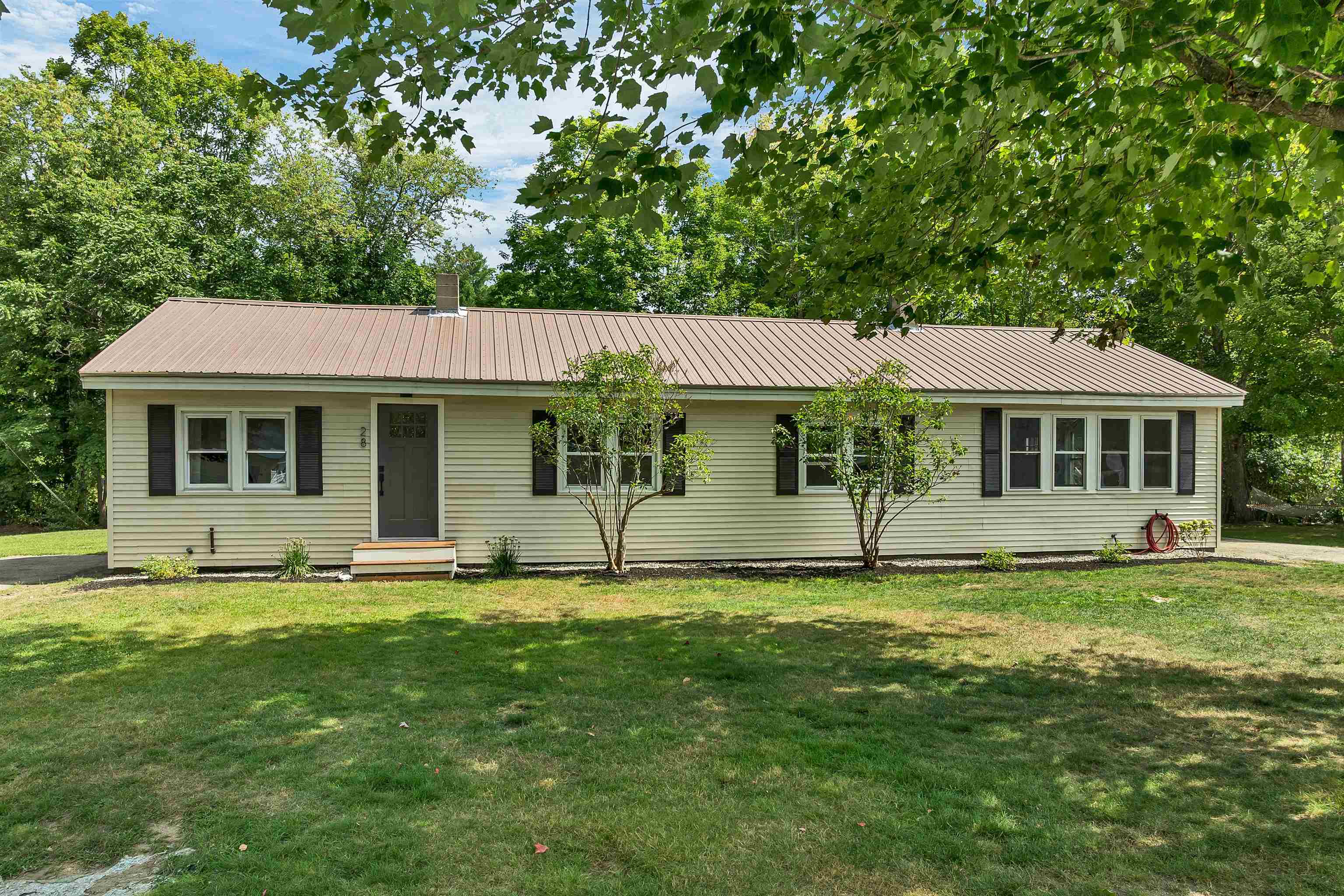 28 Mount Vernon St, Farmington, NH 03835