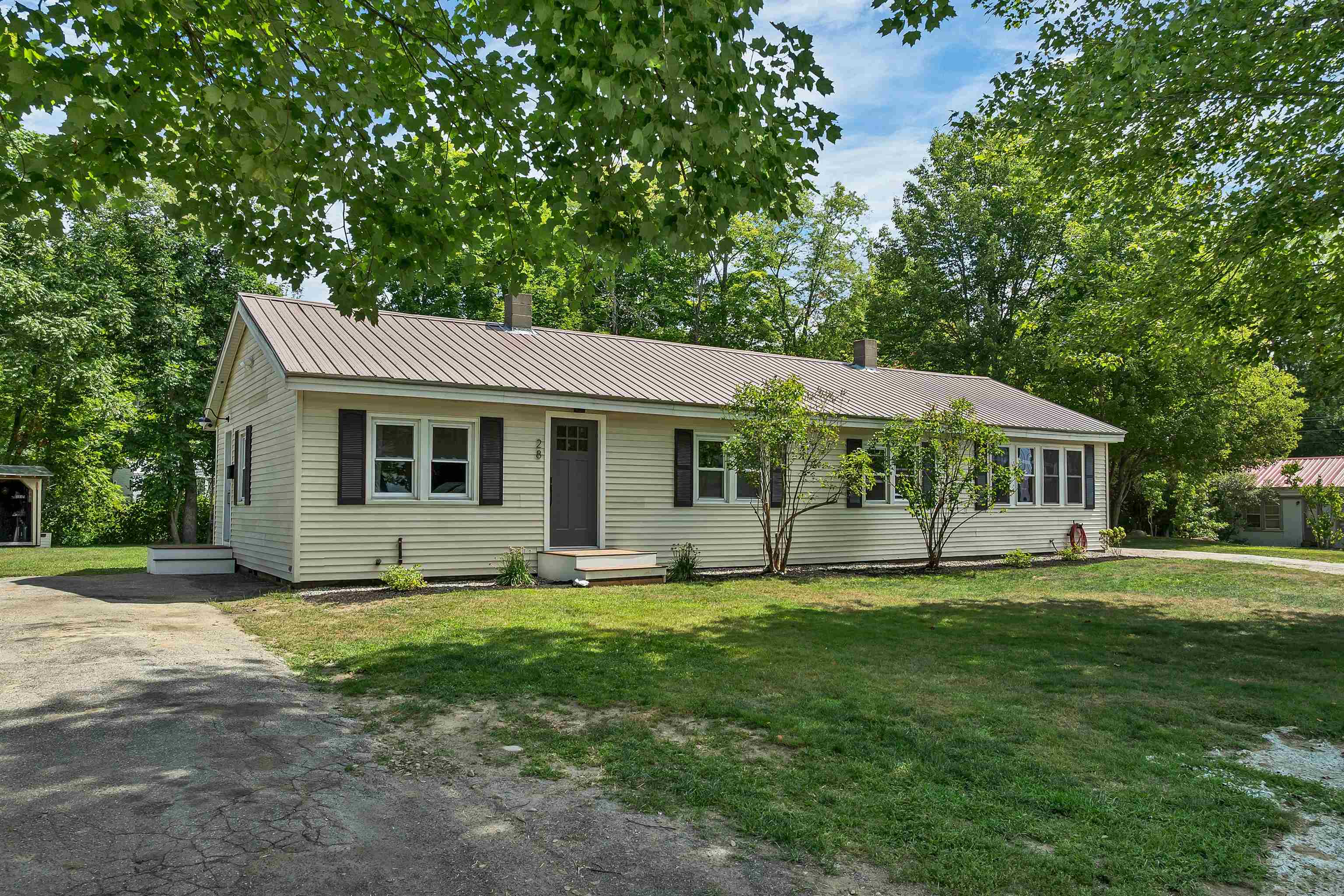 28 Mount Vernon St, Farmington, NH 03835