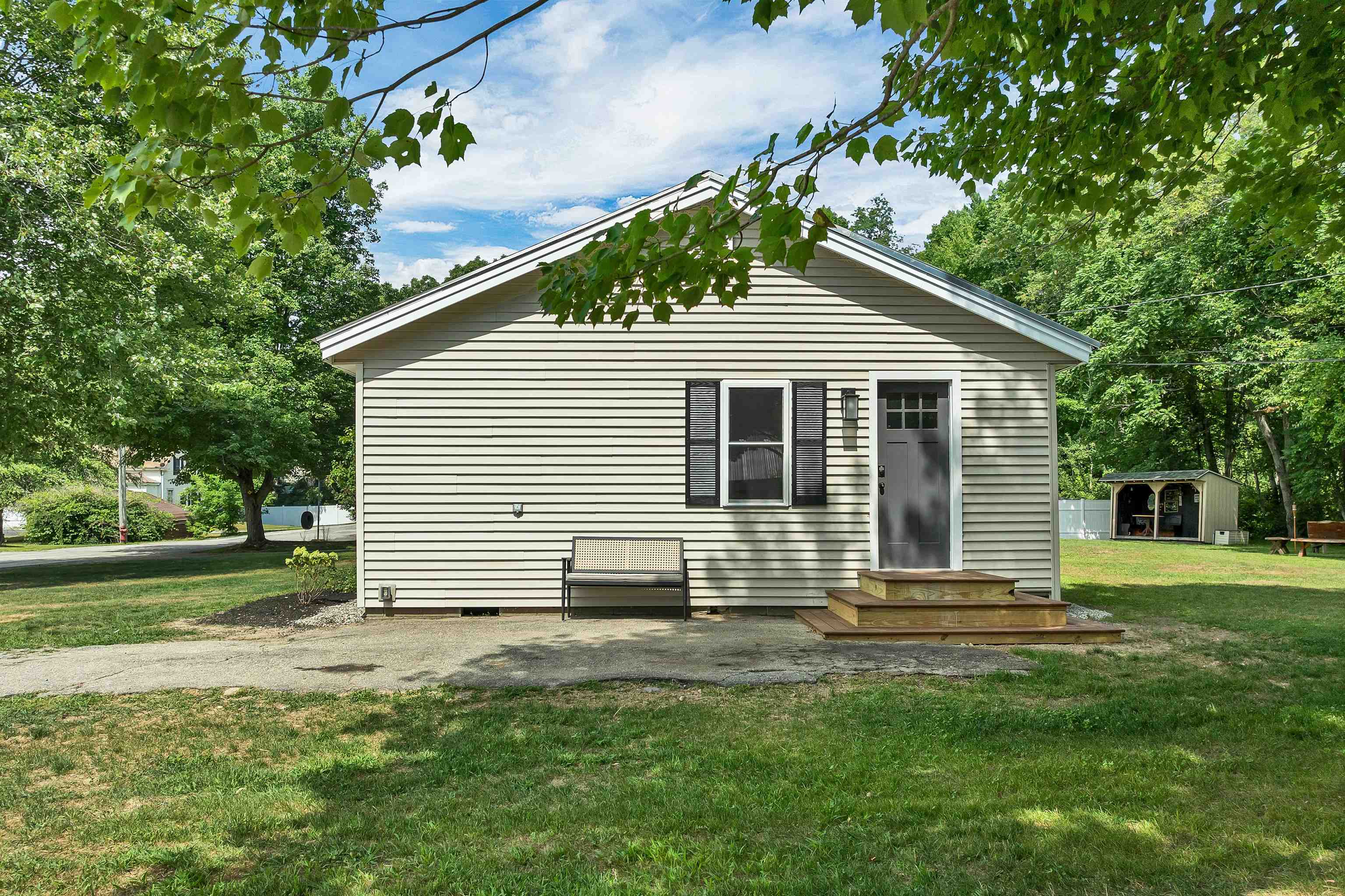 28 Mount Vernon St, Farmington, NH 03835