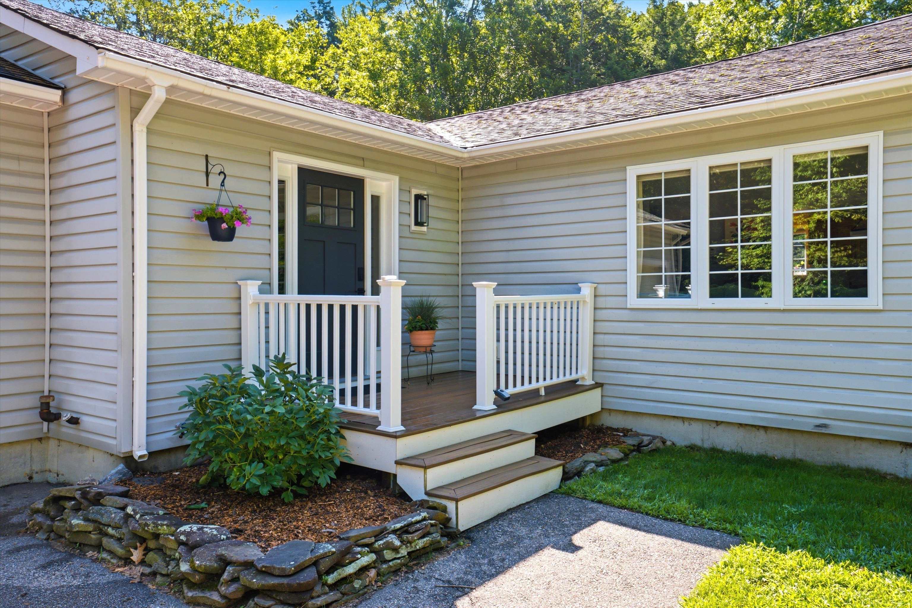 127A Green Rd, Raymond, NH 03077