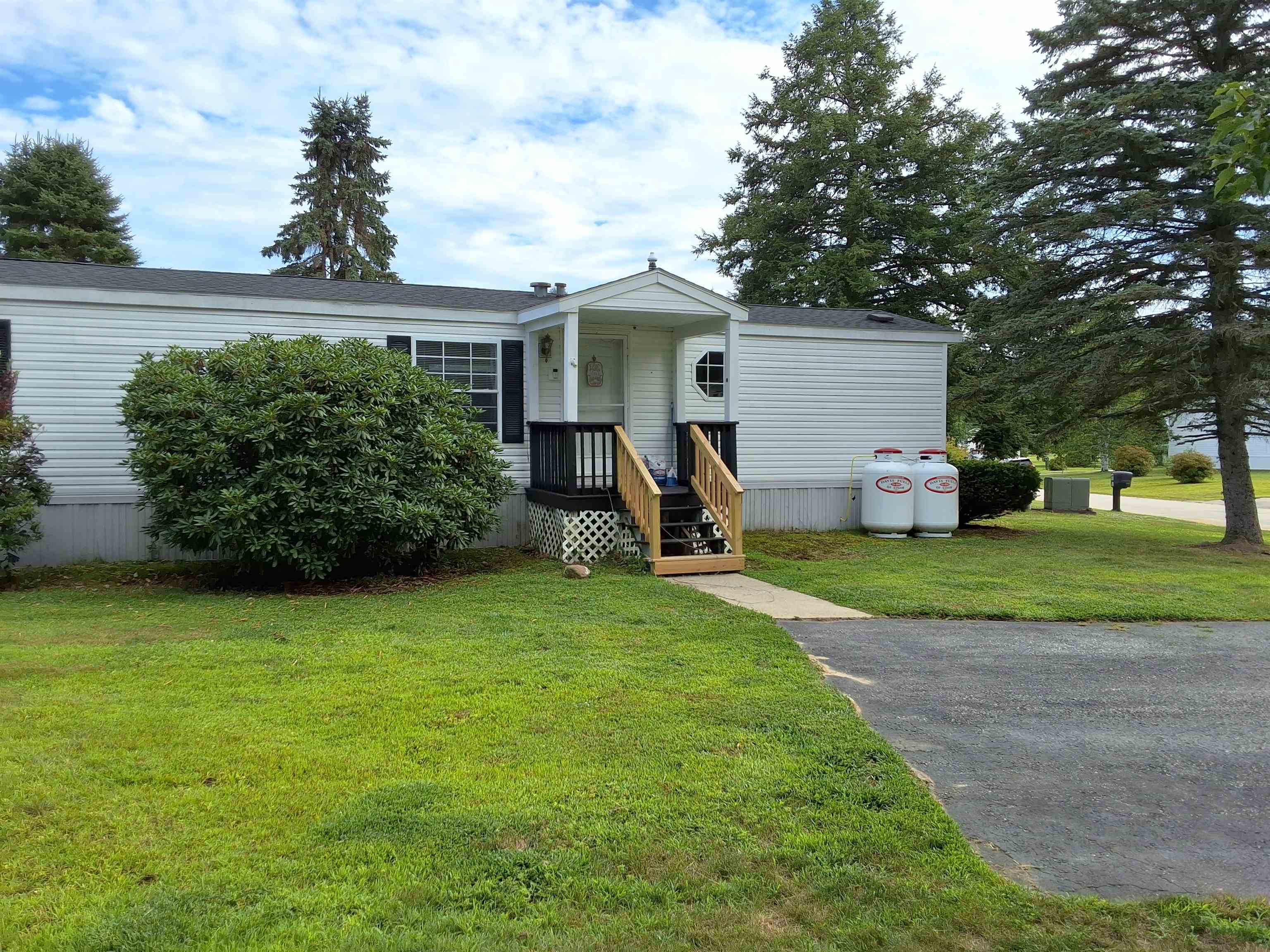 6 Jefferson St, Epsom, NH 03234