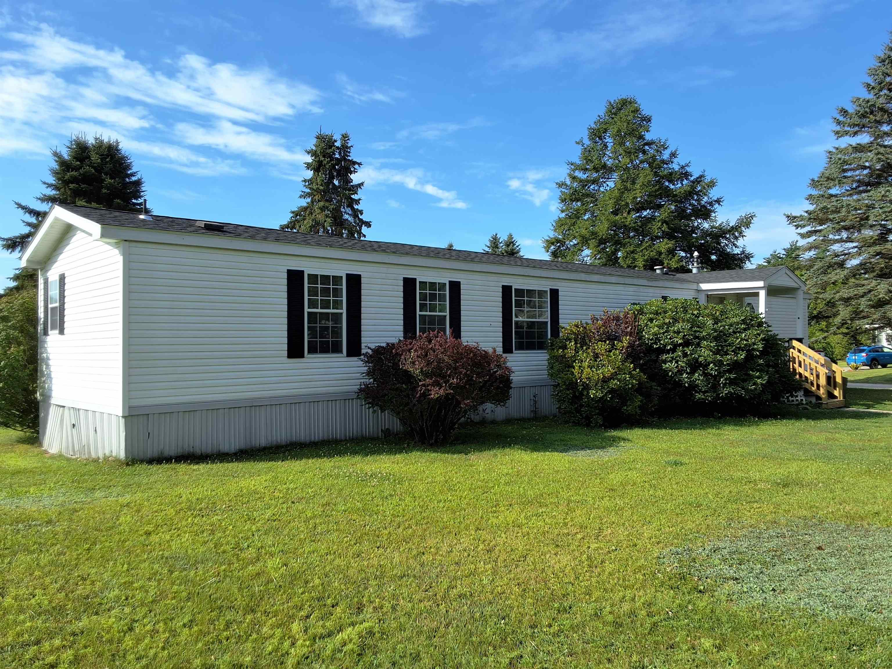 6 Jefferson St, Epsom, NH 03234