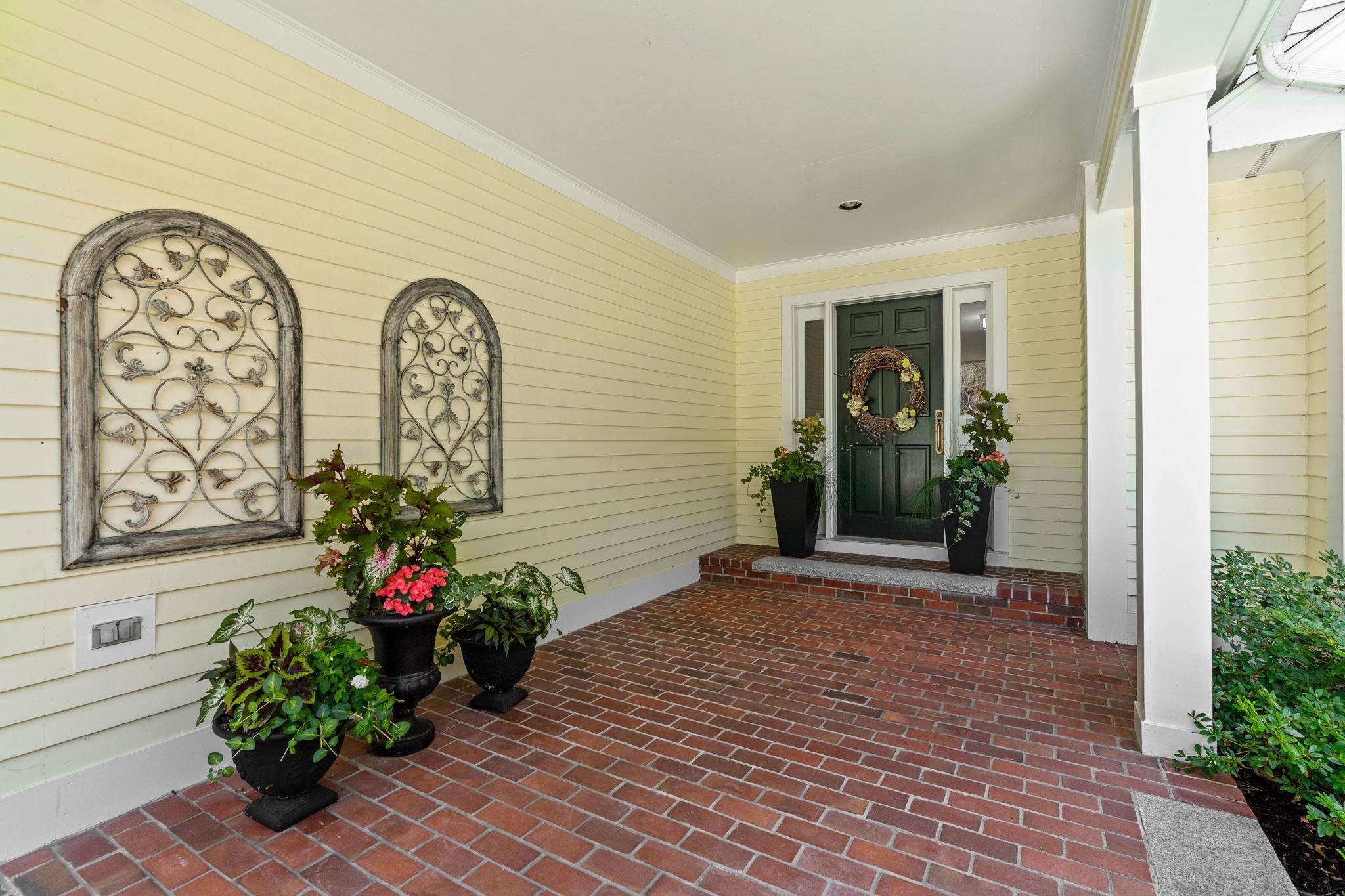 33 Shipley Dr, Hollis, NH 03049