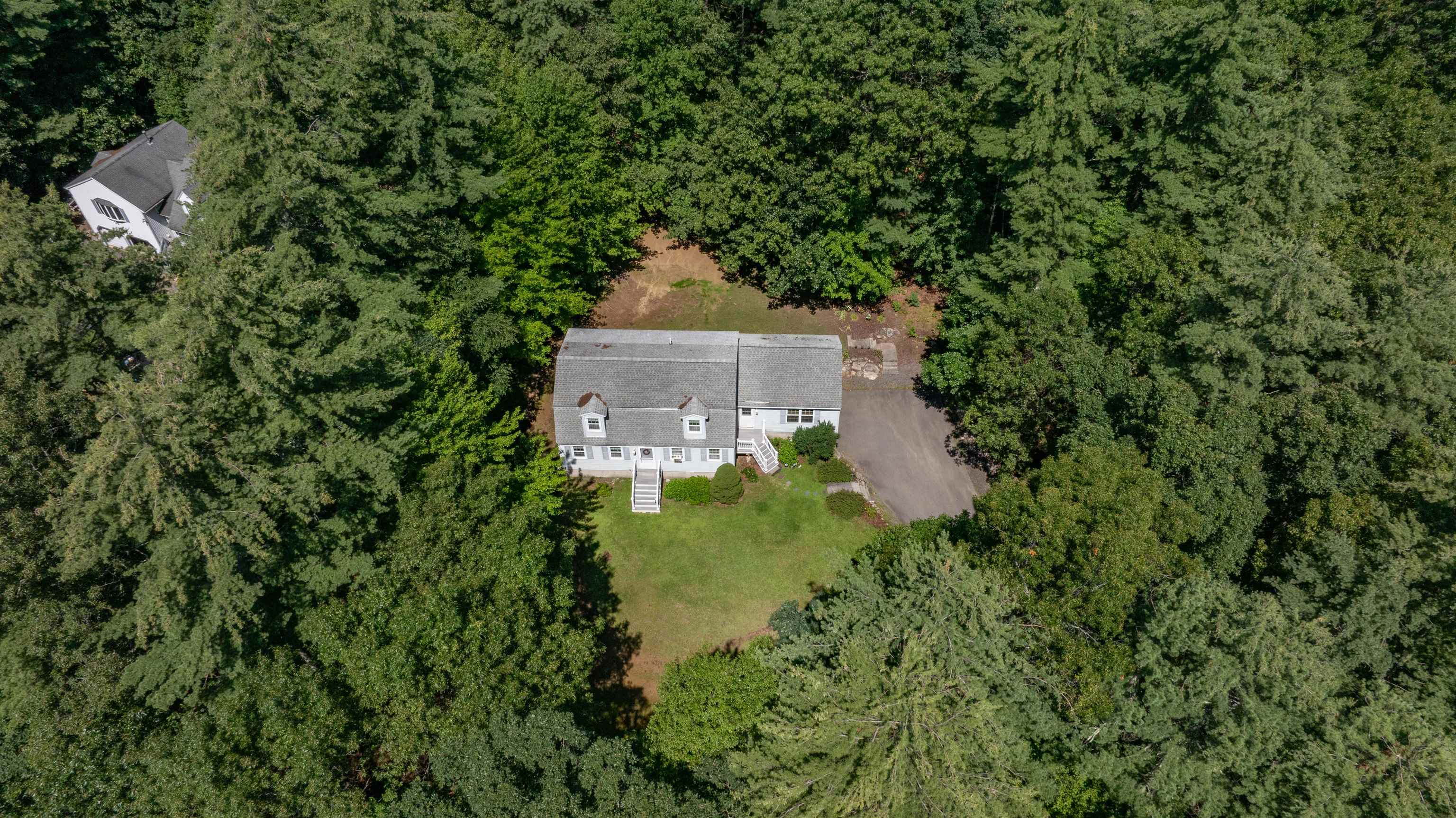 6 Merlin Pl, Londonderry, NH 03053