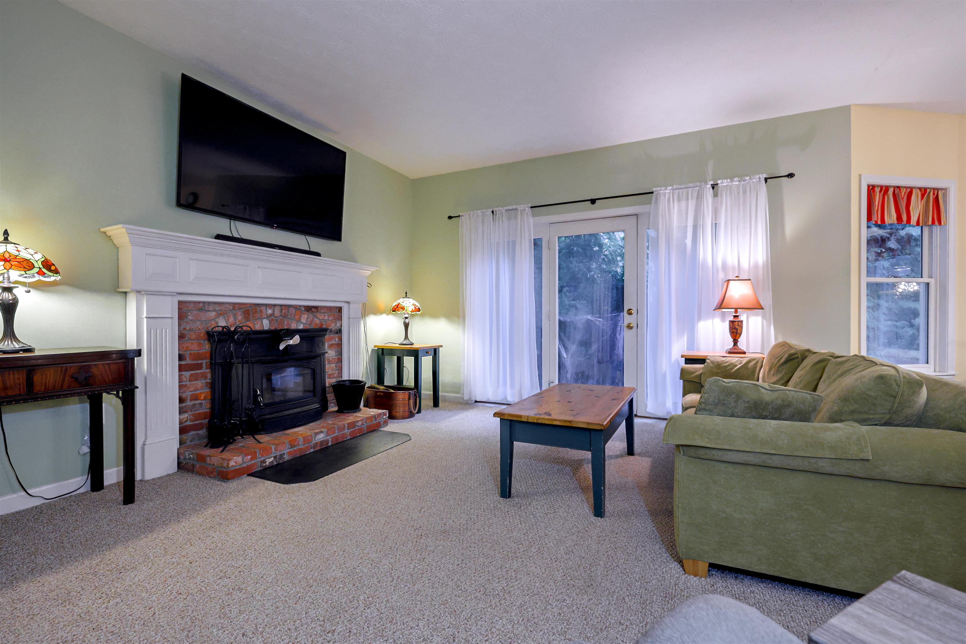 7 Mill Rd, Hollis, NH 03049