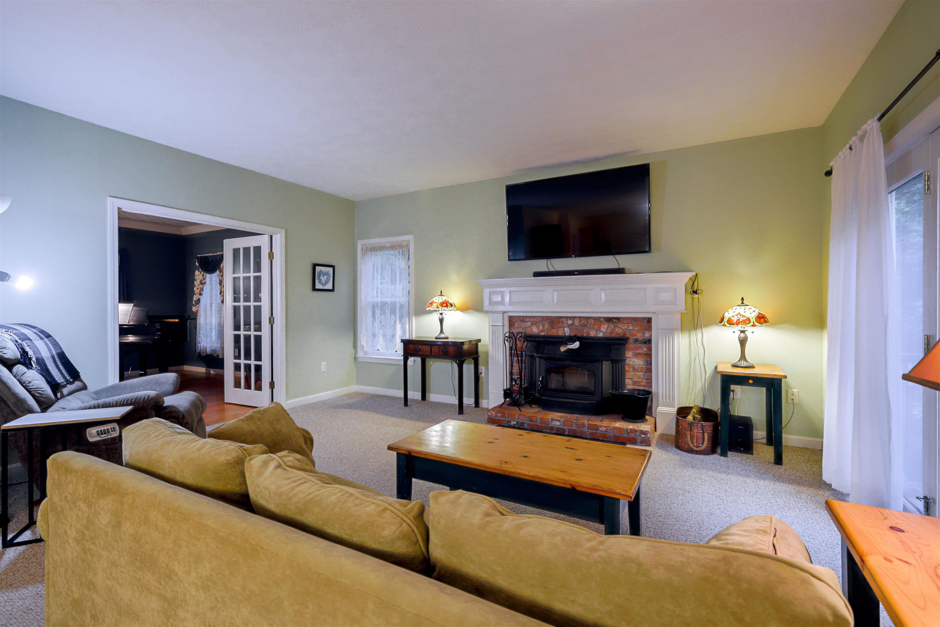 7 Mill Rd, Hollis, NH 03049