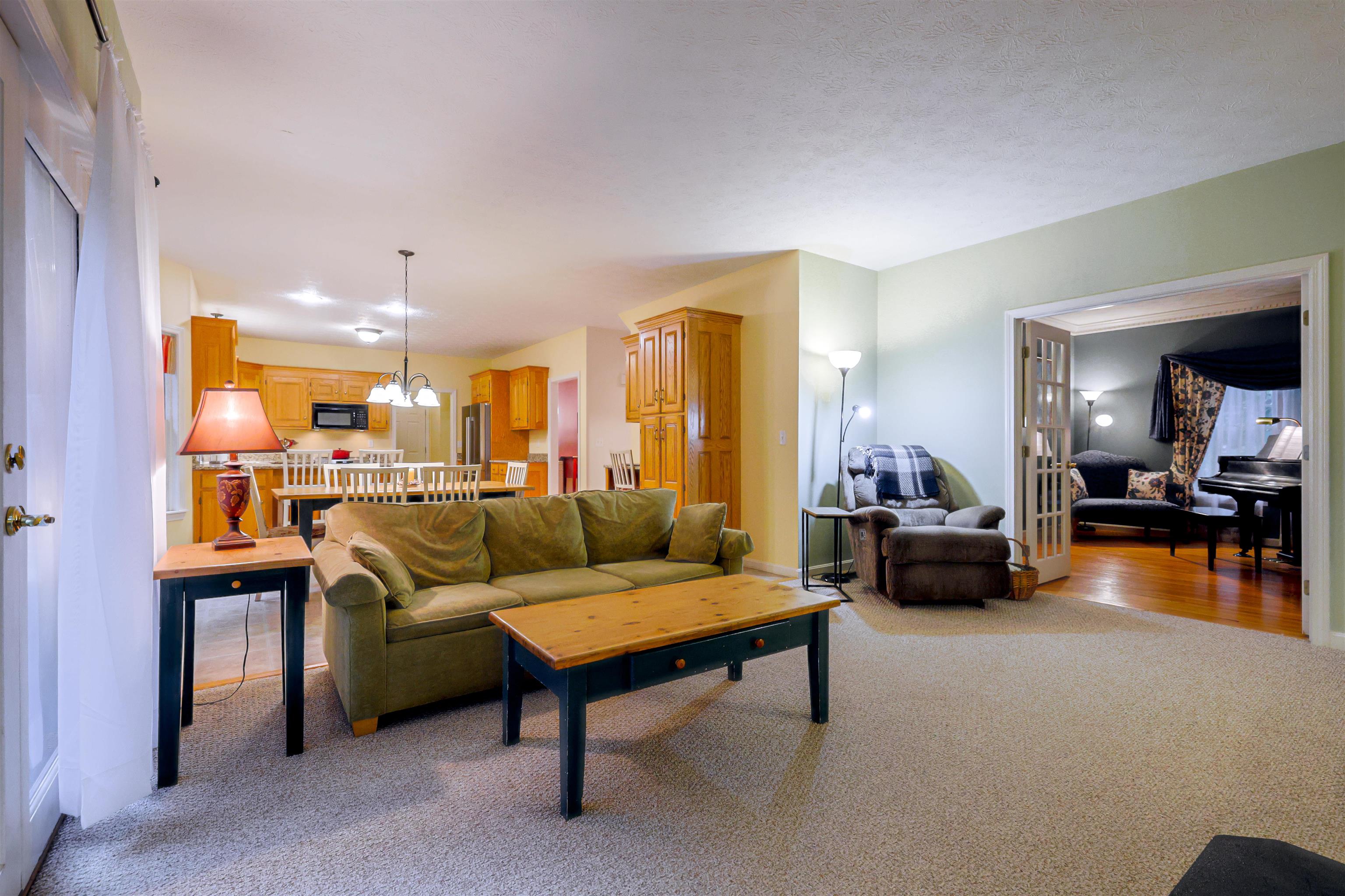 7 Mill Rd, Hollis, NH 03049