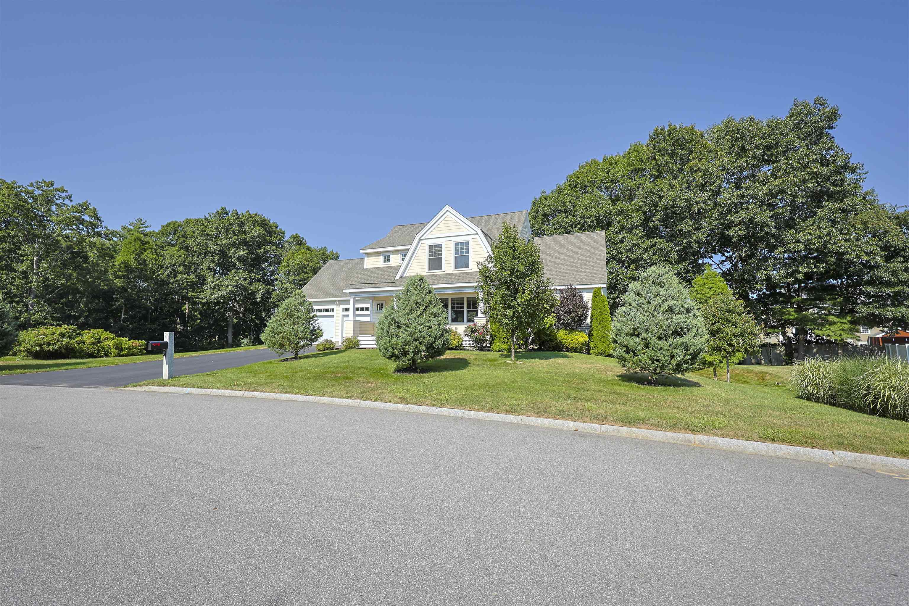 10 Hilliard Dr, Hampton, NH 03842