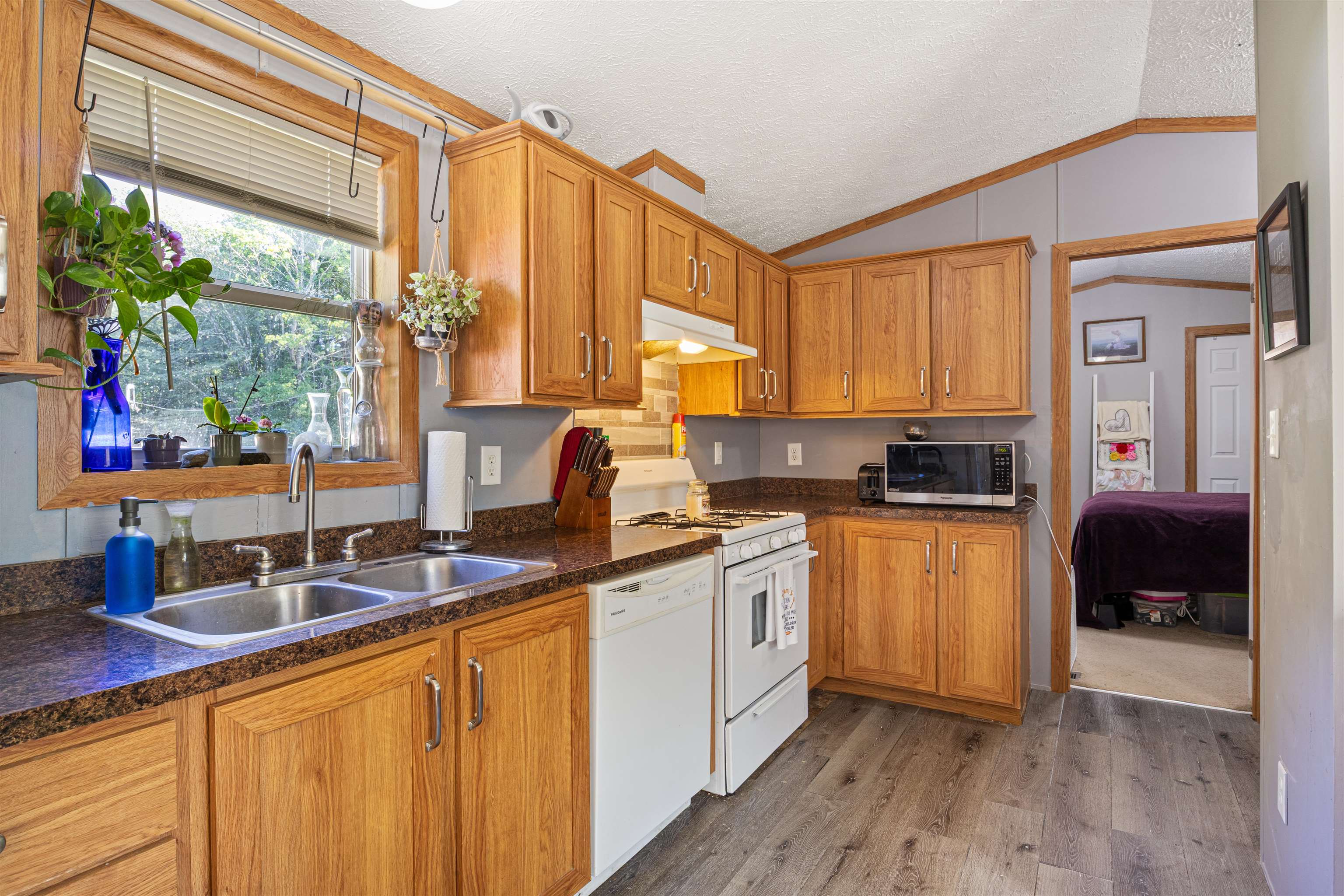 109 Pumpkin Hollow Rd, Barrington, NH 03825