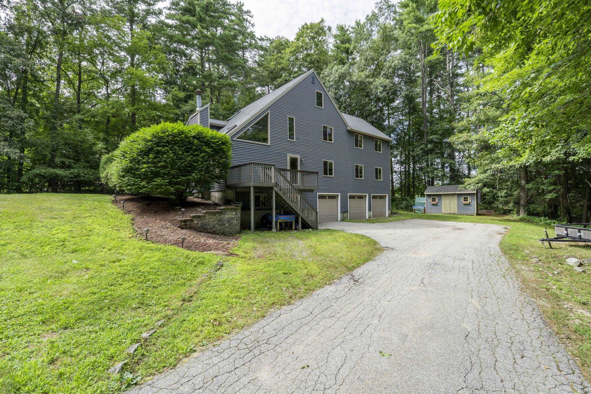 8 Seasons Ln, Londonderry, NH 03053