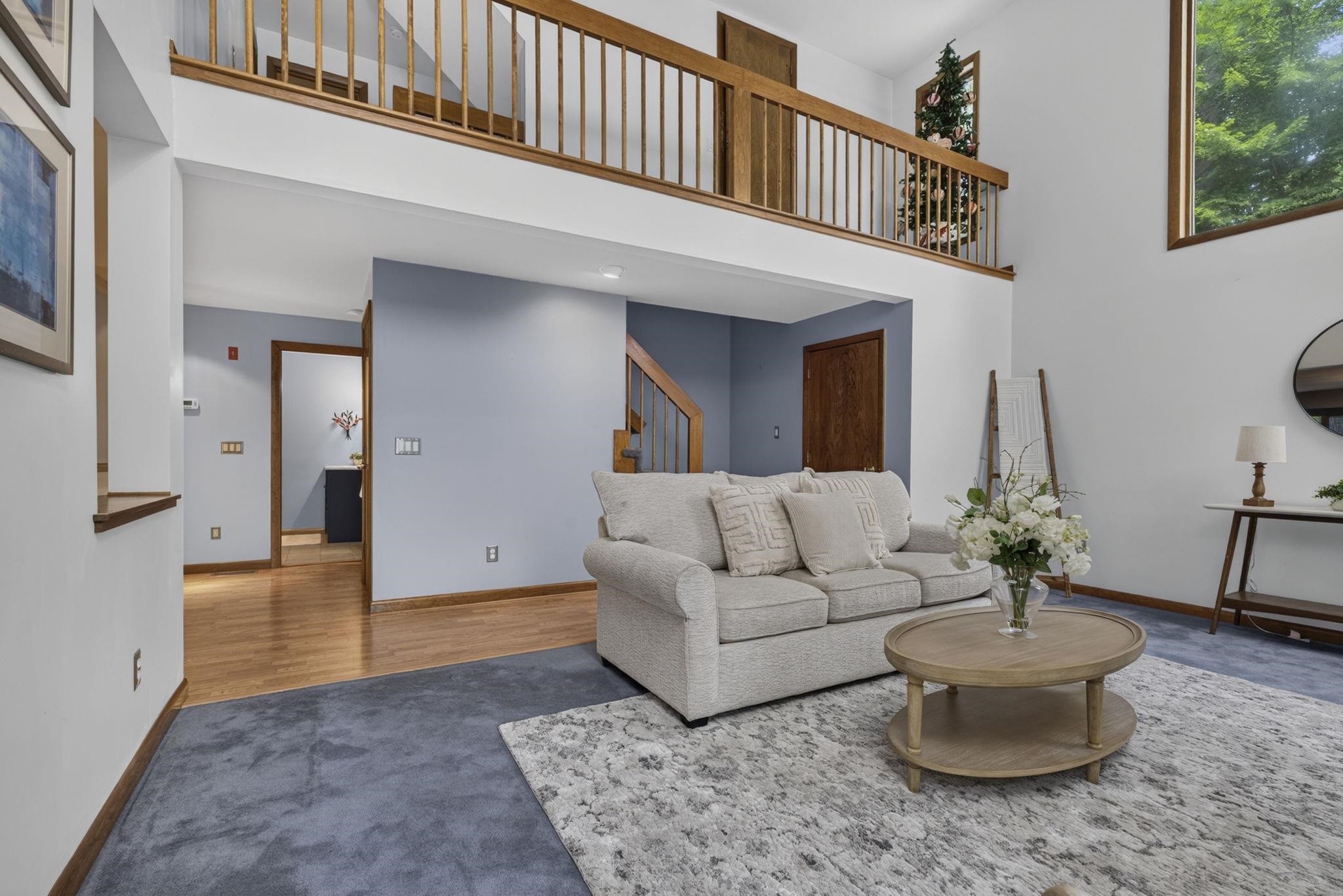 8 Seasons Ln, Londonderry, NH 03053