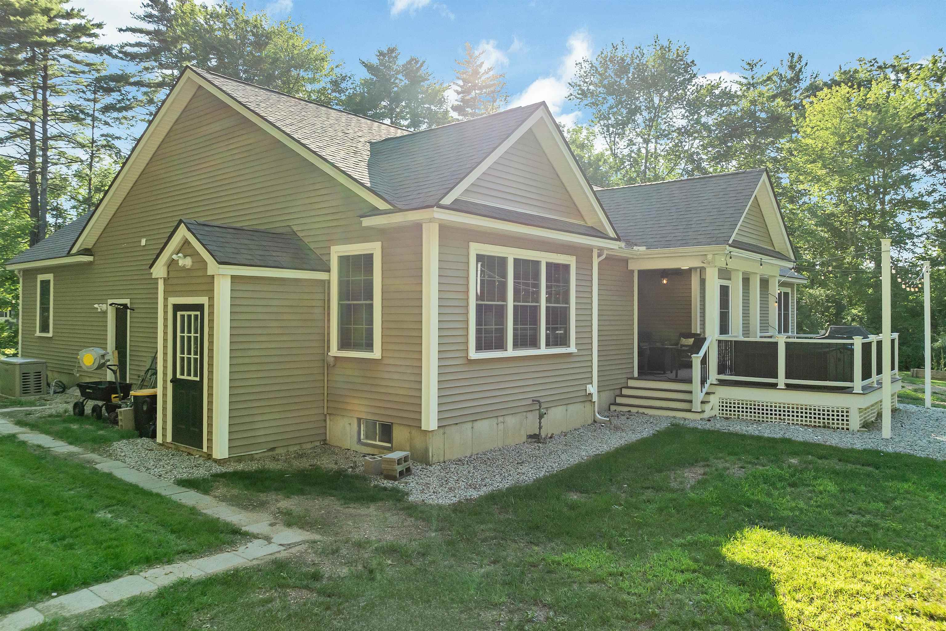 16 Regency Ct, Rochester, NH 03867