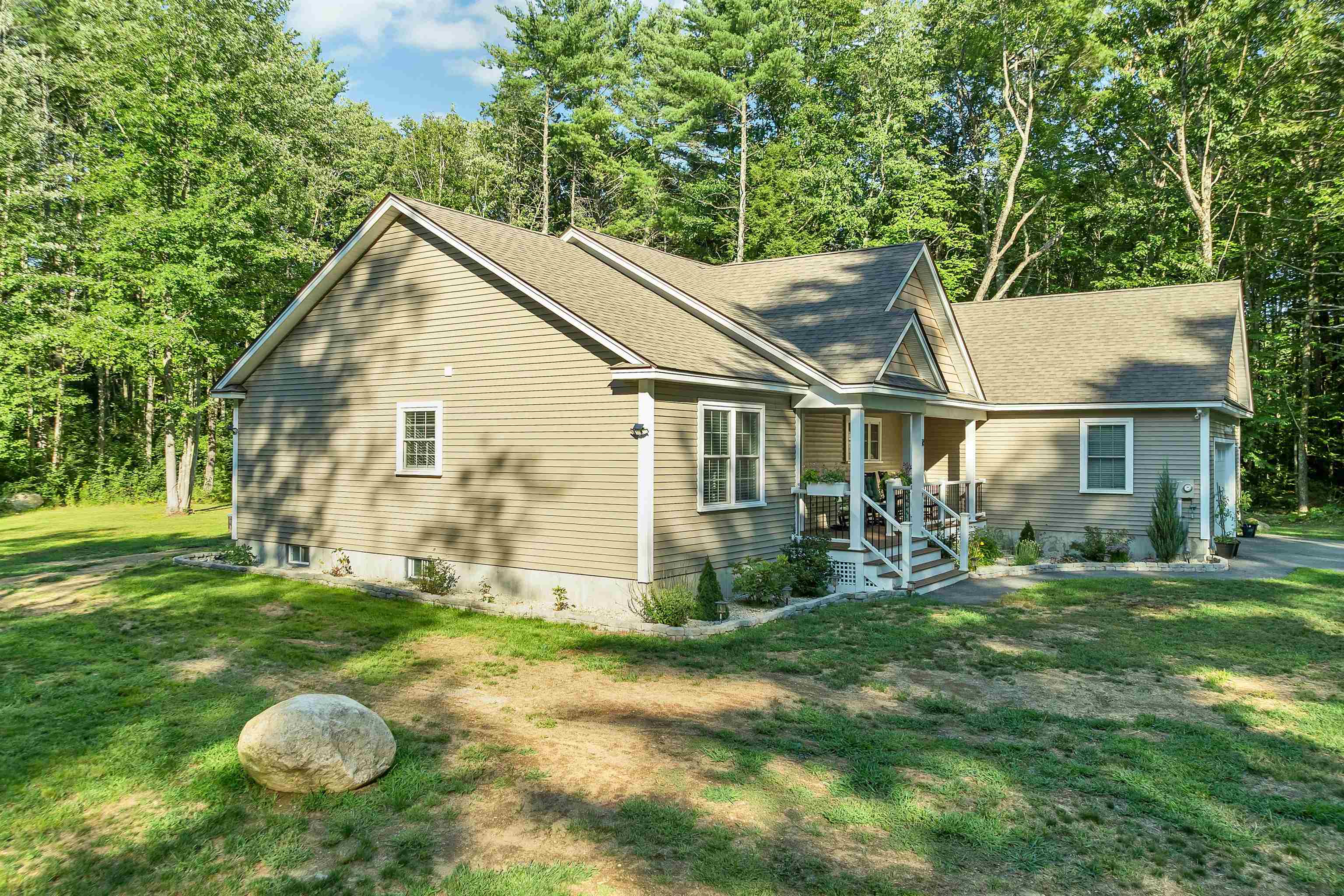 16 Regency Ct, Rochester, NH 03867