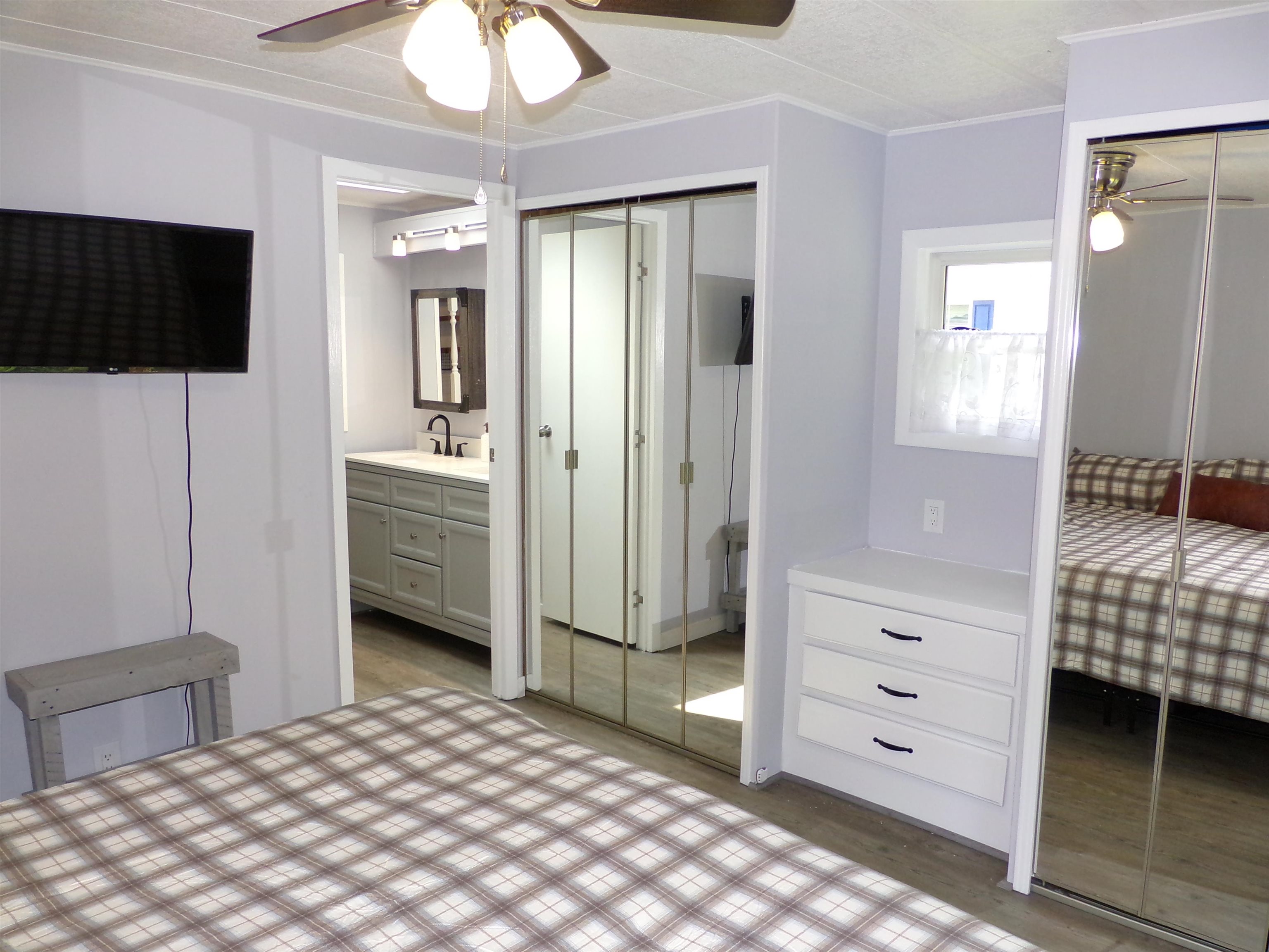 Primary bed to bath entry
