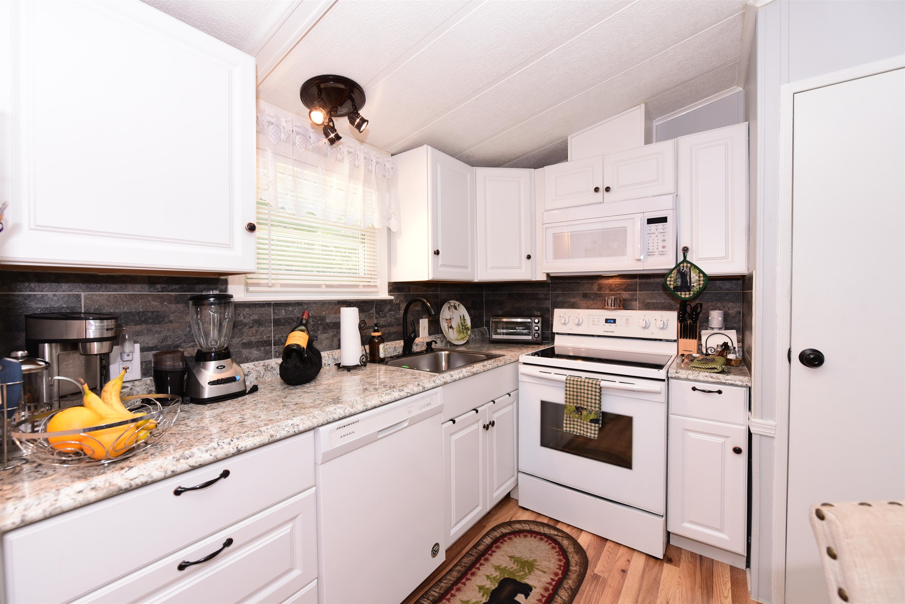 15 Loon Mountain Ln, Conway, NH 03813