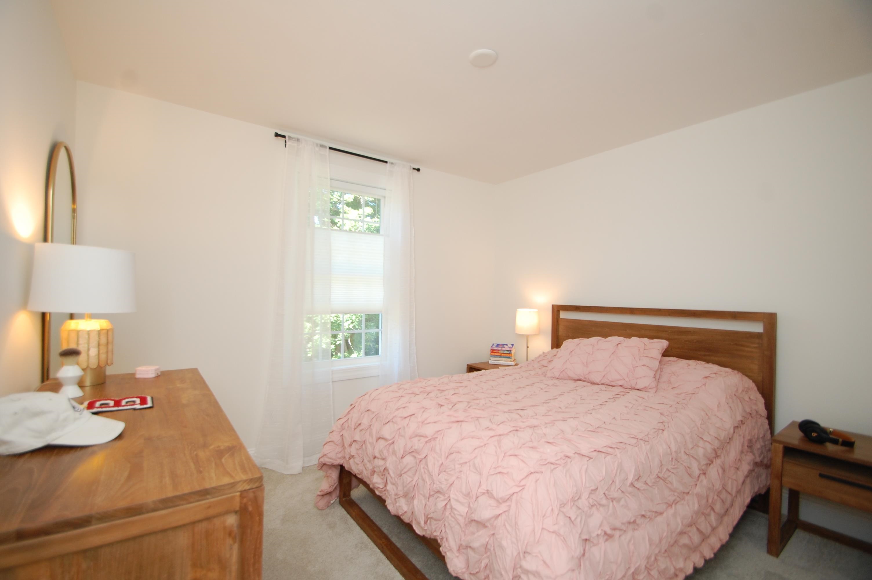 1B Dearborn Cir, Goffstown, NH 03045