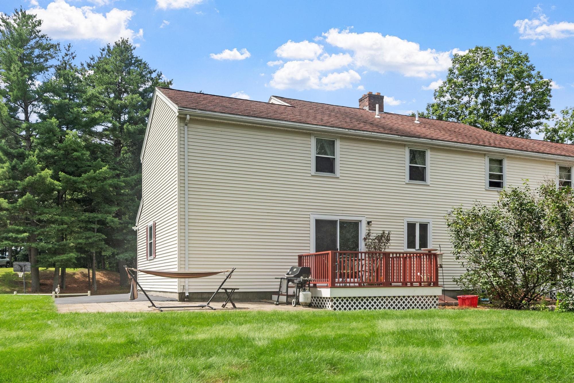 27 Reed St #B, Londonderry, NH 03053