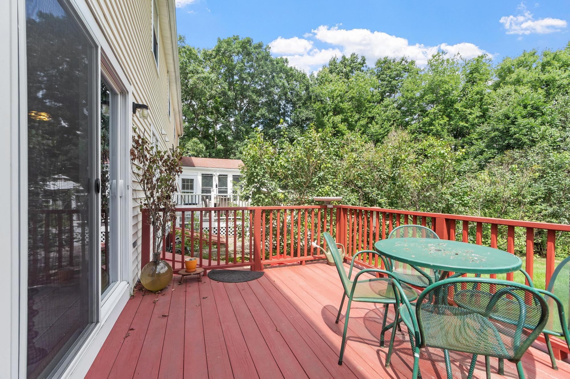 27 Reed St #B, Londonderry, NH 03053