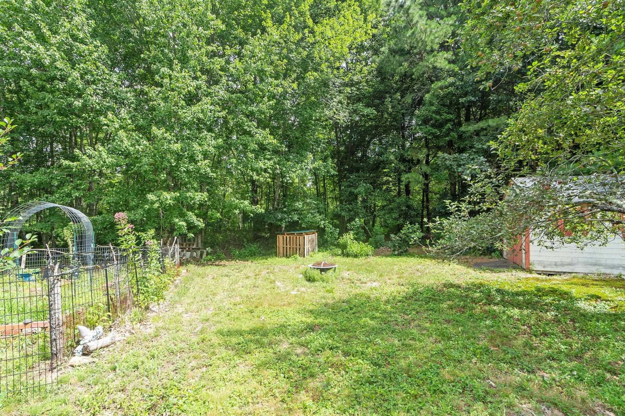 27 Reed St #B, Londonderry, NH 03053