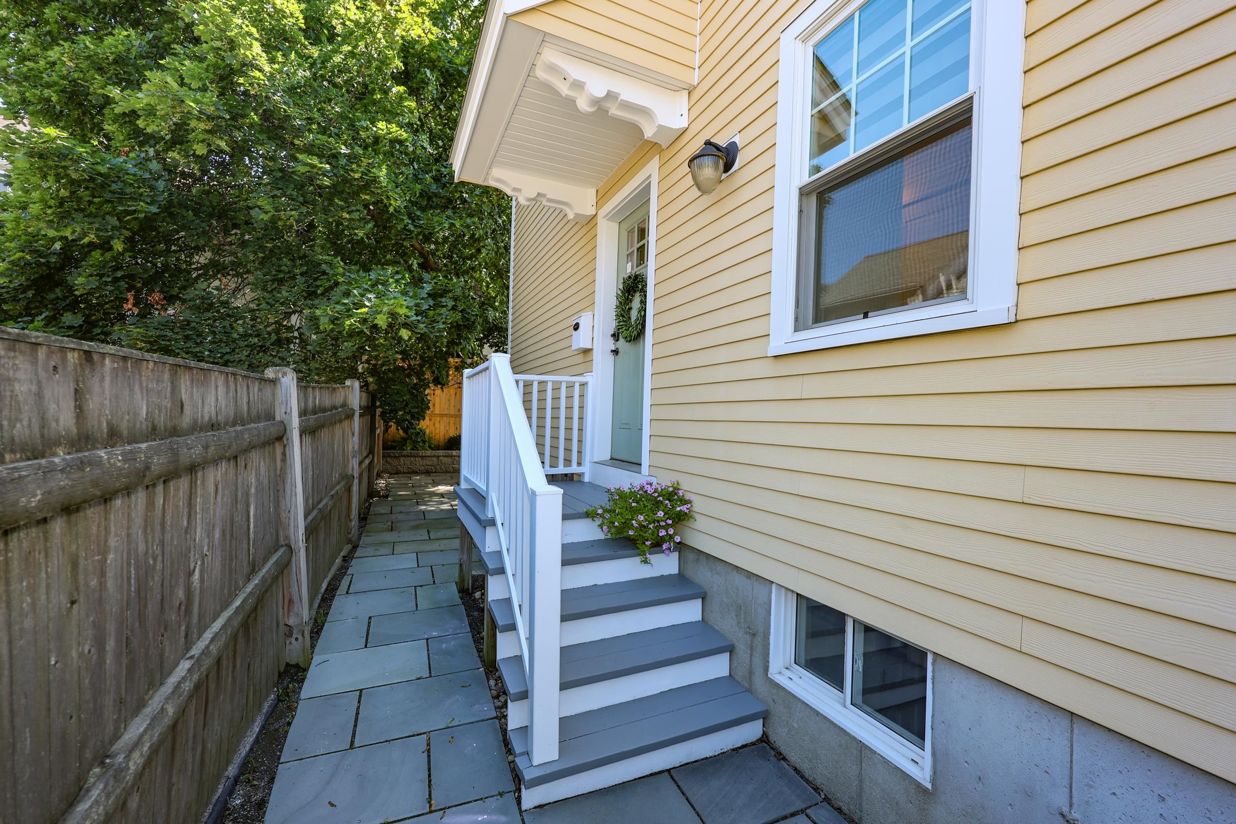 282 Hanover St, Portsmouth, NH 03801
