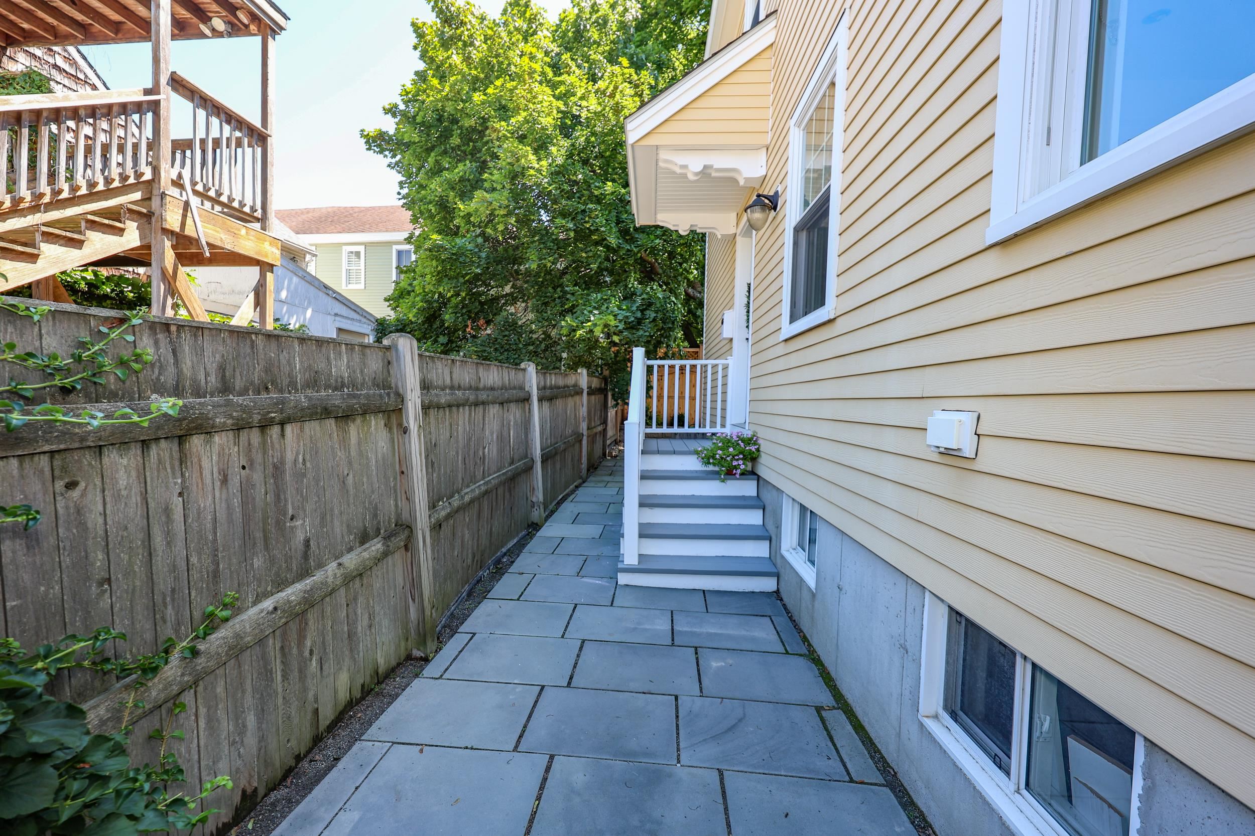282 Hanover St, Portsmouth, NH 03801