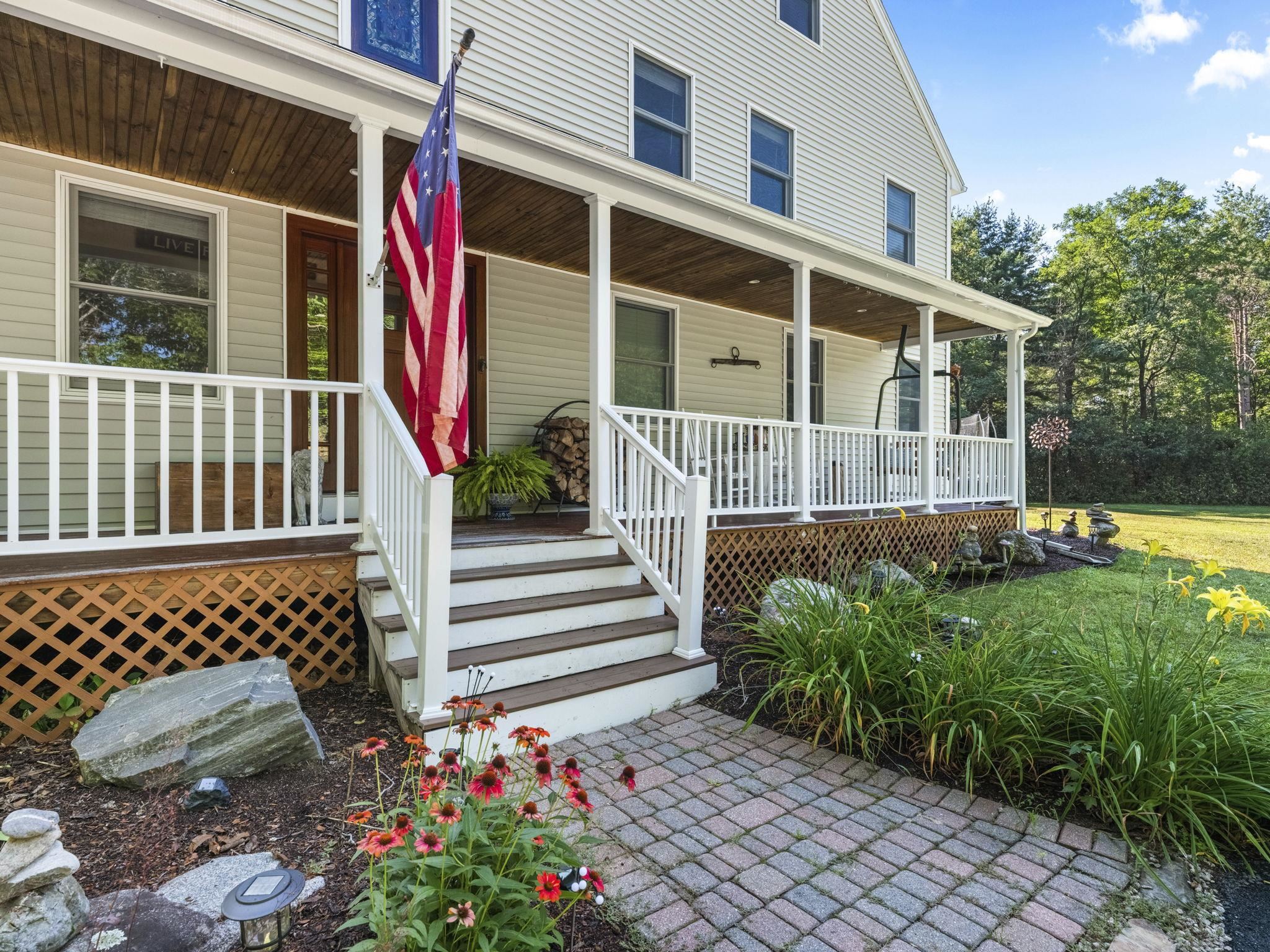 251 Wadleigh Falls Rd, Lee, NH 03861