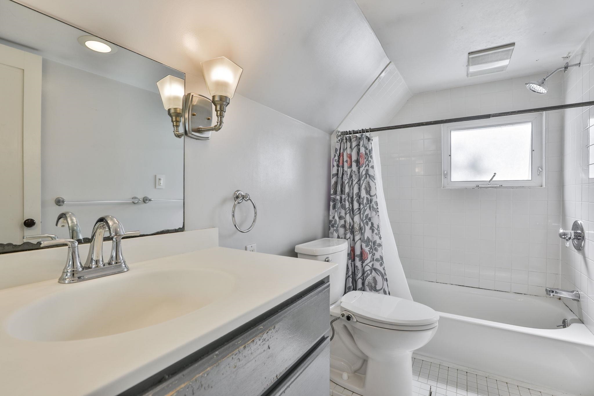 160 Harriman St, Manchester, NH 03104
