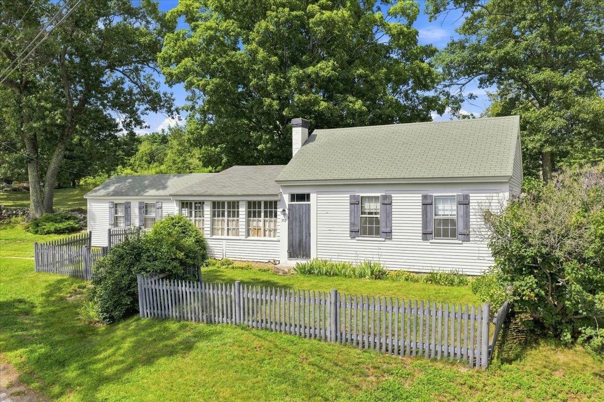 353 Bunker Hill Rd, Auburn, NH 03032