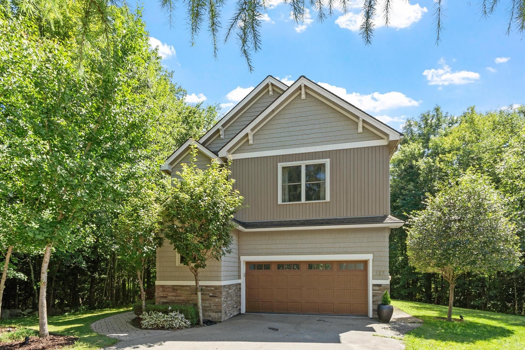 127 Boxwood Ln, Dover, NH 03820