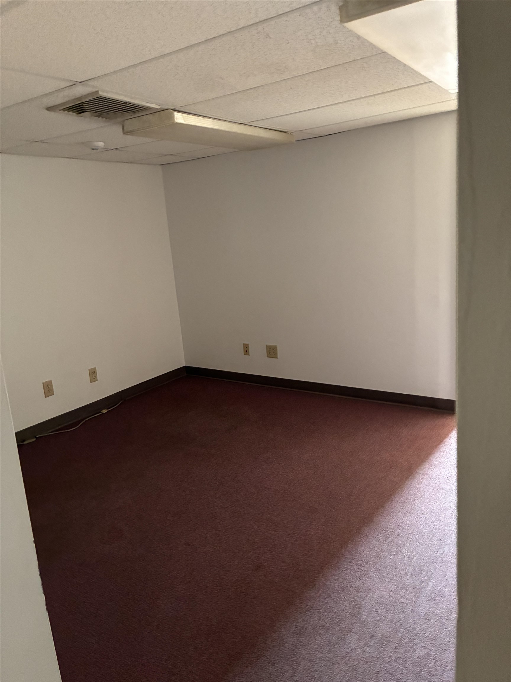 46 W Broadway St #2nd floor, Derry, NH 03038