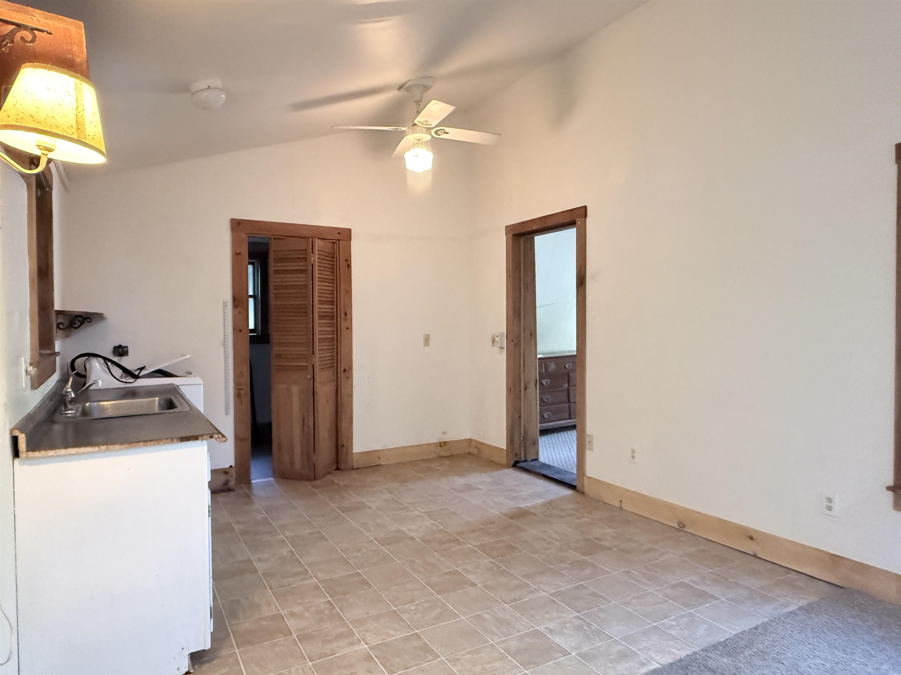 Plenty of room for an island or table 25936680