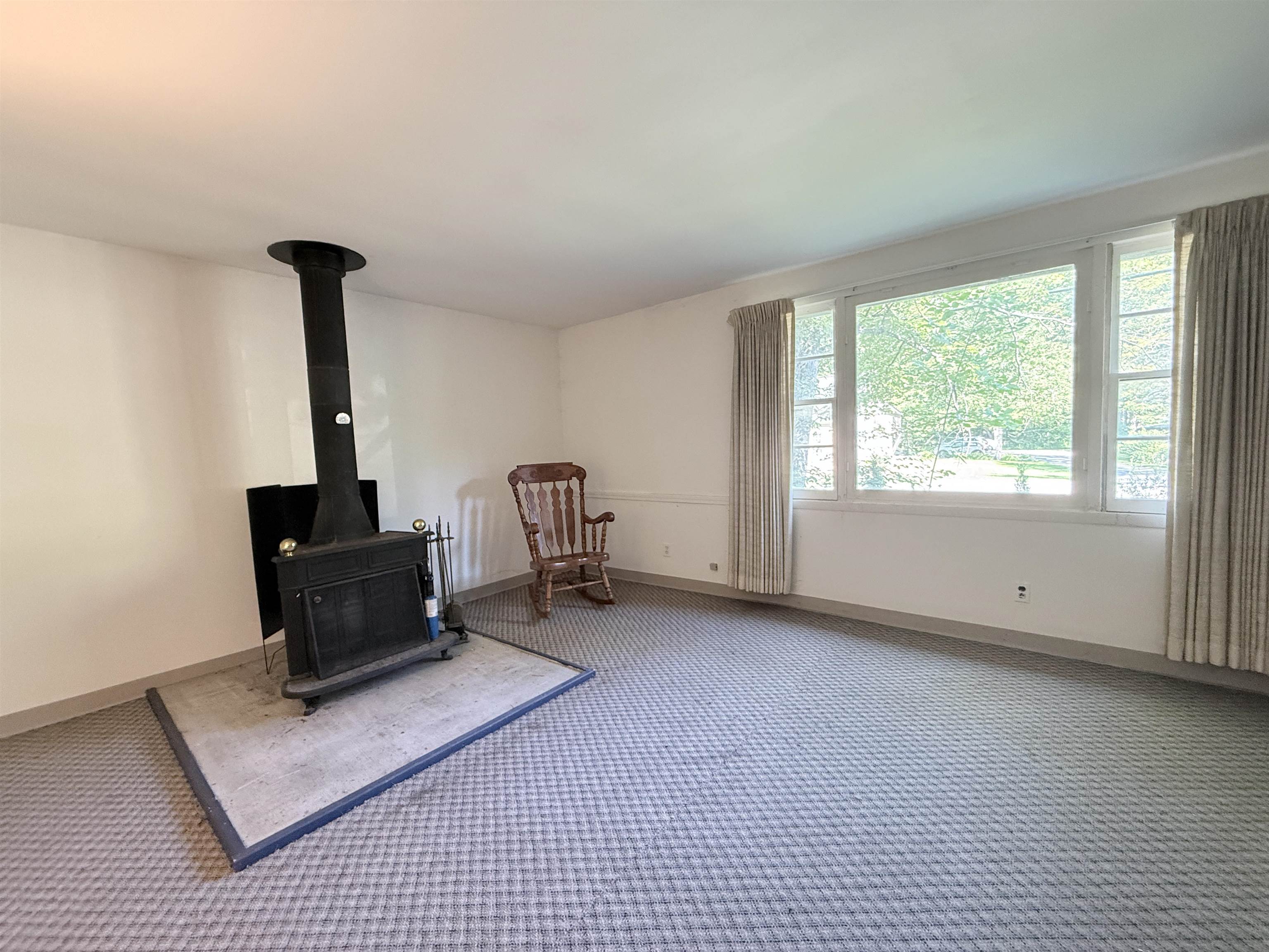Very comfortable living space. 25936670