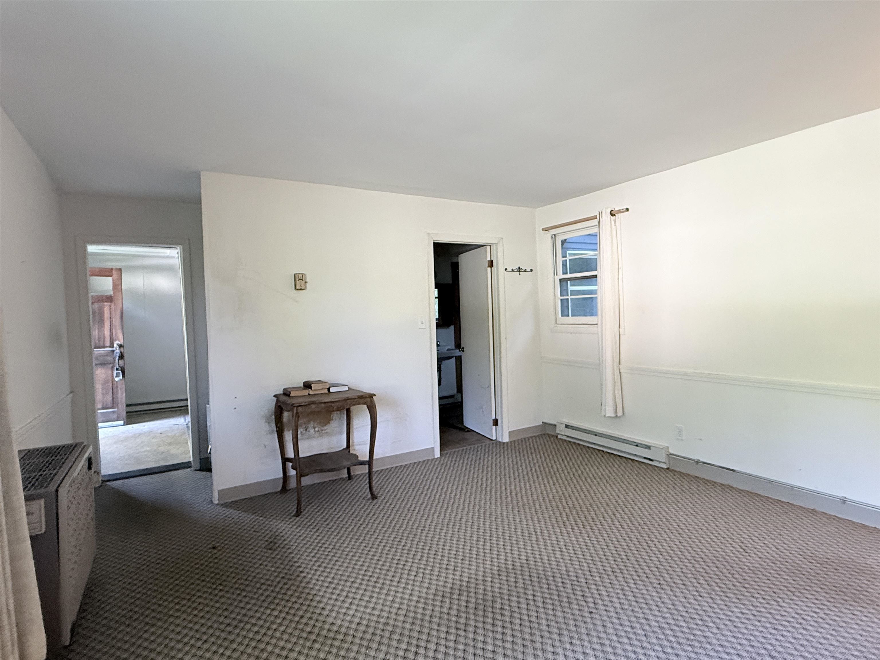 Doorway to mudroom and bathroom 25936672