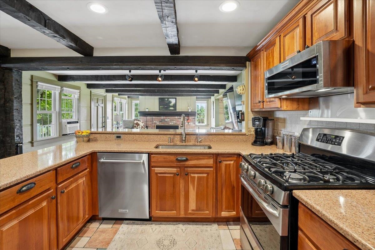 121 Stark Highway South, Dunbarton, NH 03046