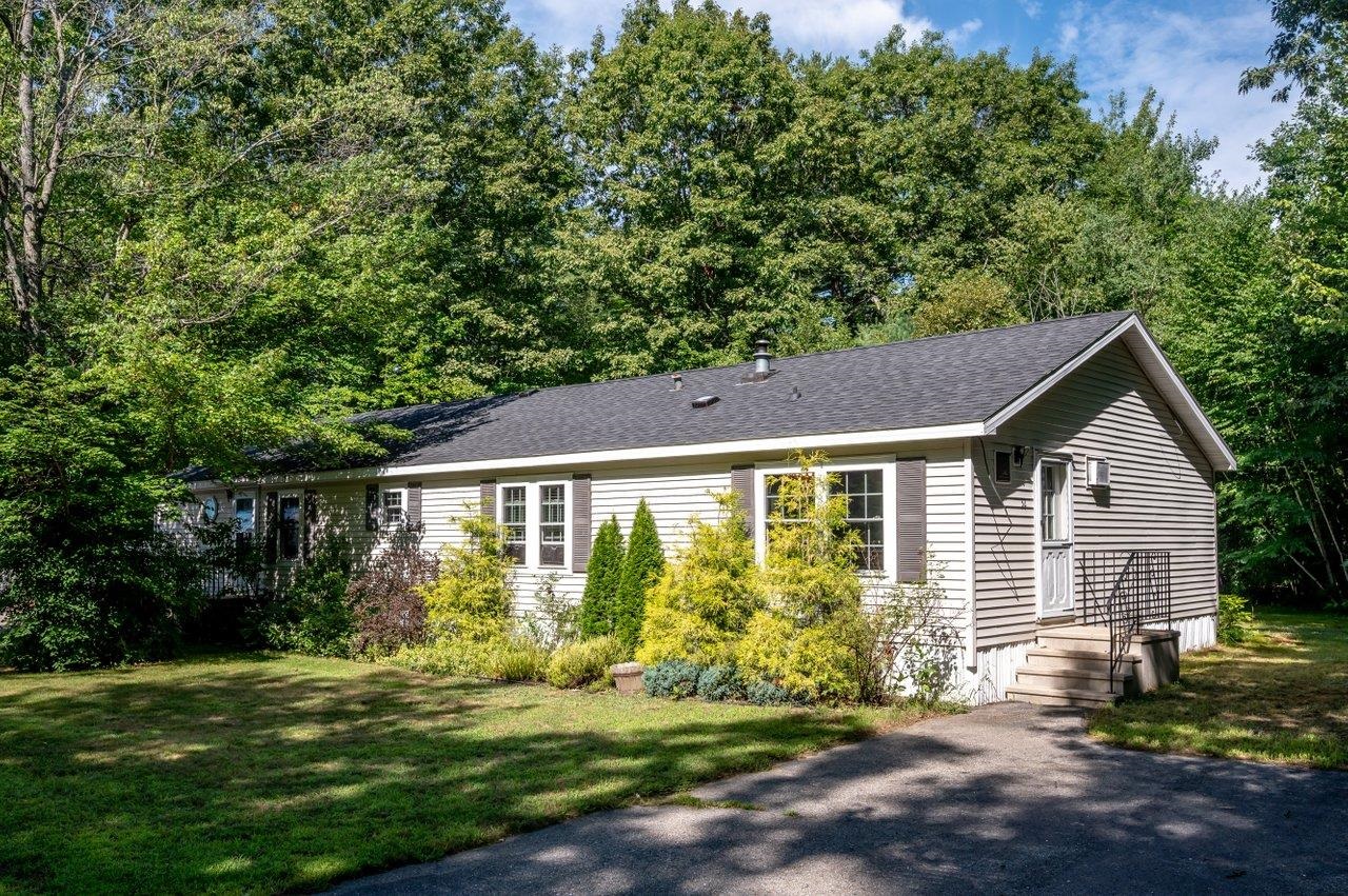32 Hawaii Ln, Rochester, NH 03867