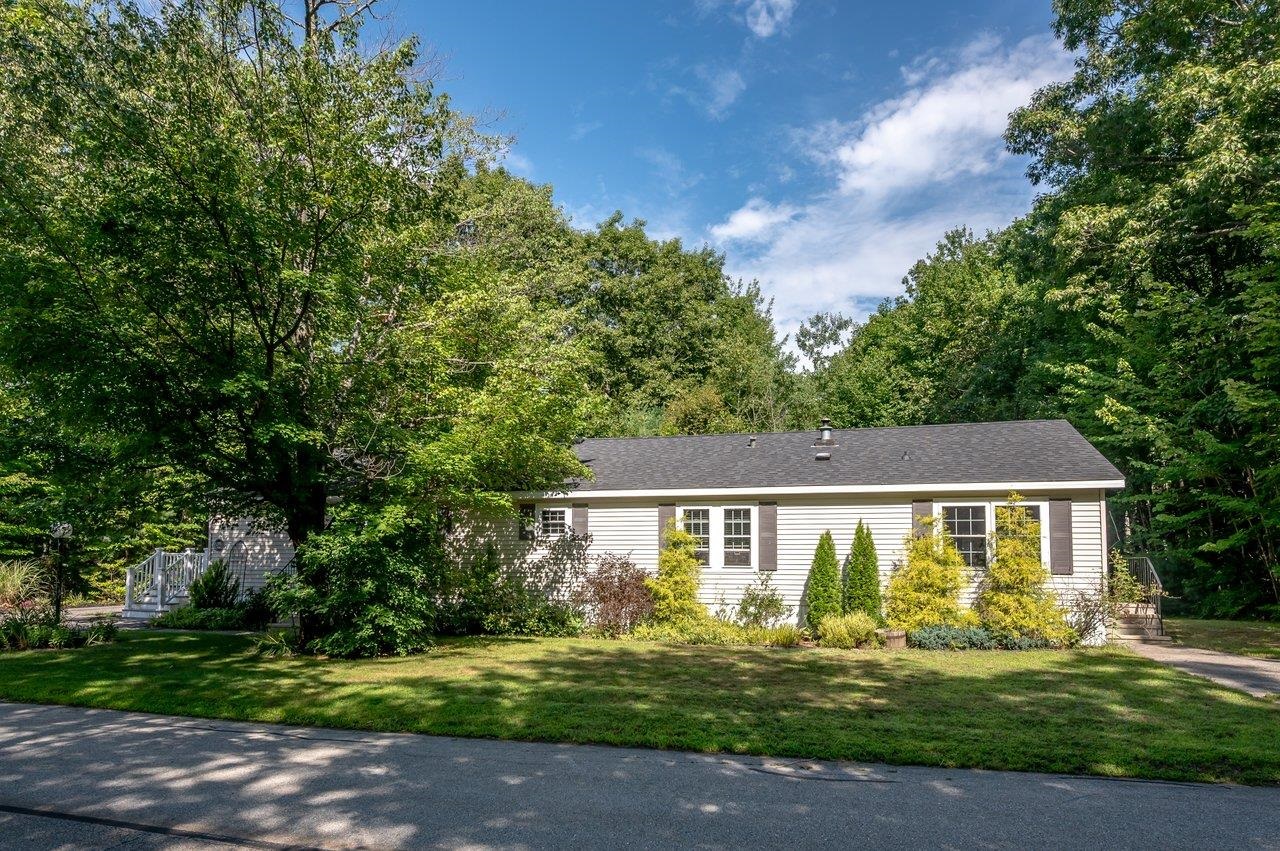 32 Hawaii Ln, Rochester, NH 03867