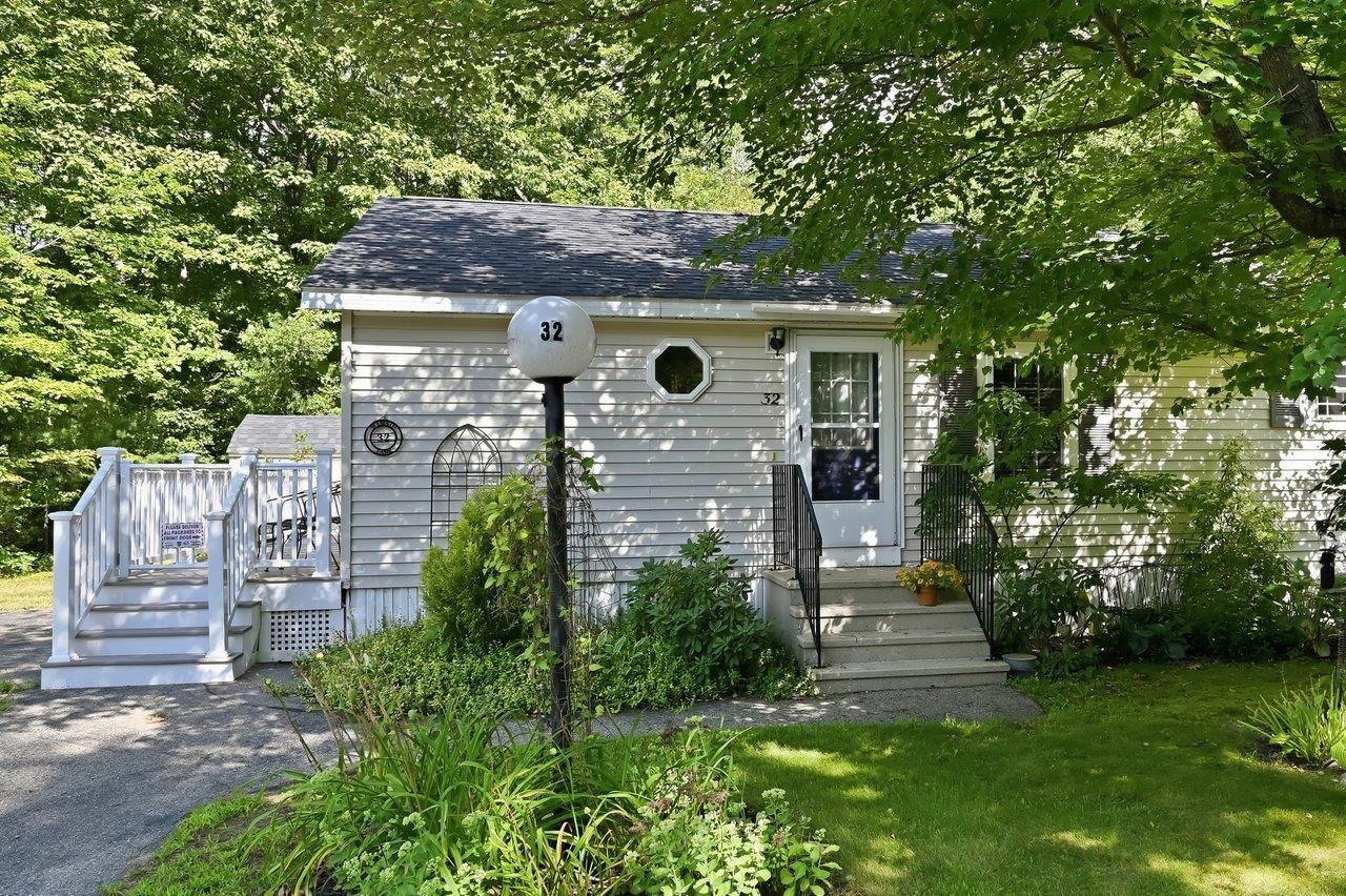 32 Hawaii Ln, Rochester, NH 03867