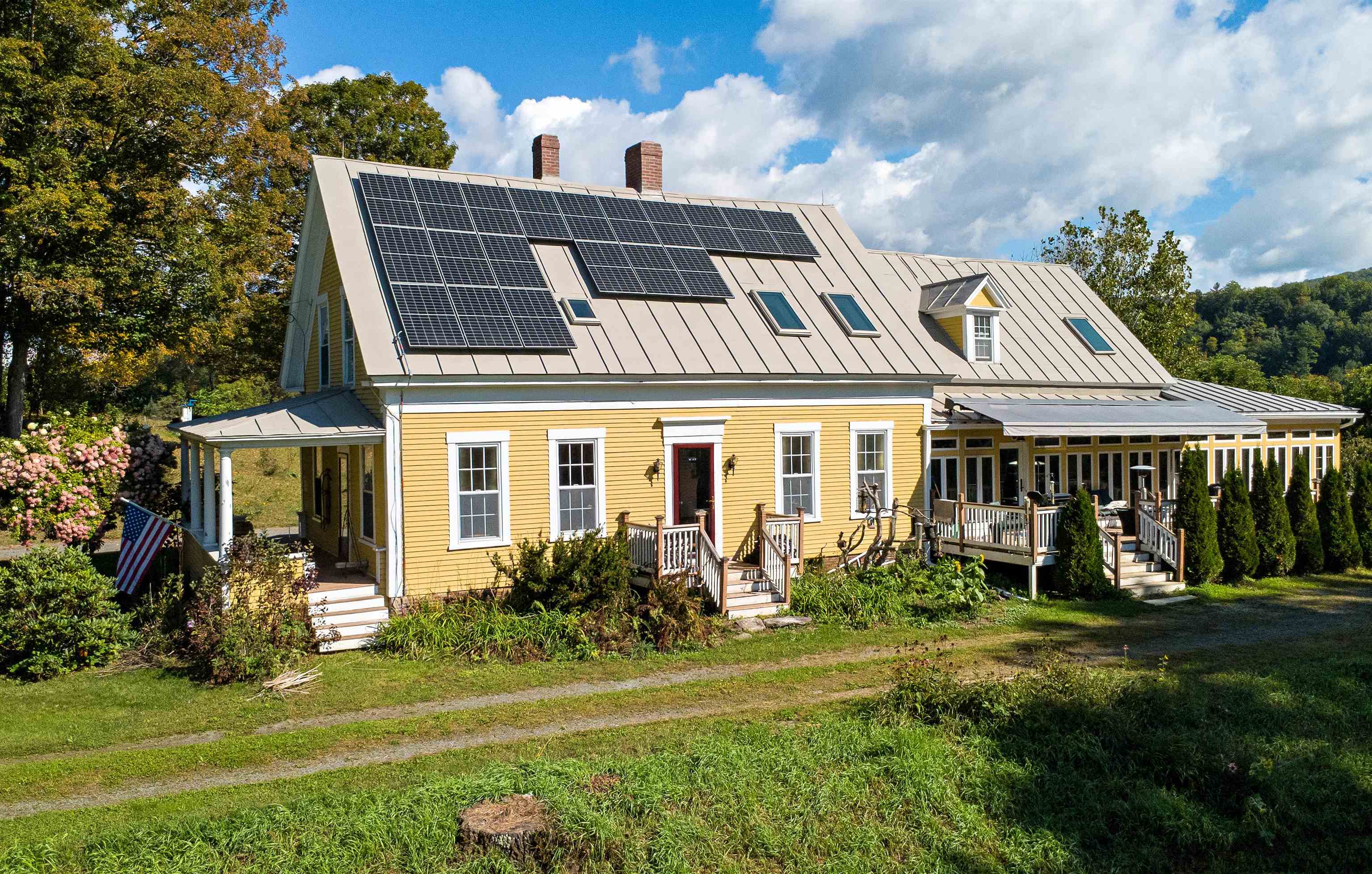 Photo 2 of Single family home for sale at 1740 Us Route 5 North, Saint Johnsbury, VT 05819 | MLS# 5103742 | Listing updated on 2026-09-18