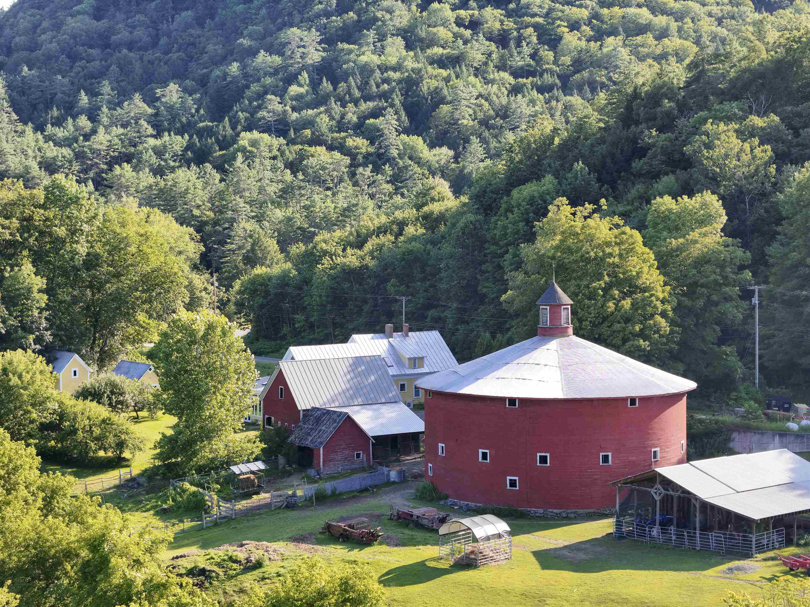 Photo 3 of Single family home for sale at 1740 Us Route 5 North, Saint Johnsbury, VT 05819 | MLS# 5103742 | Listing updated on 2026-09-18