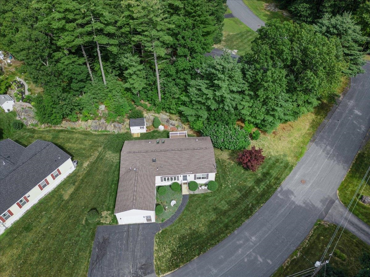 8 Stonegate Ln, Hampstead, NH 03841