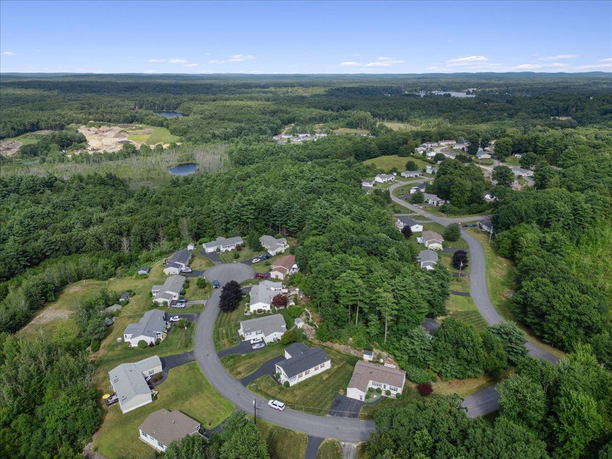 8 Stonegate Ln, Hampstead, NH 03841