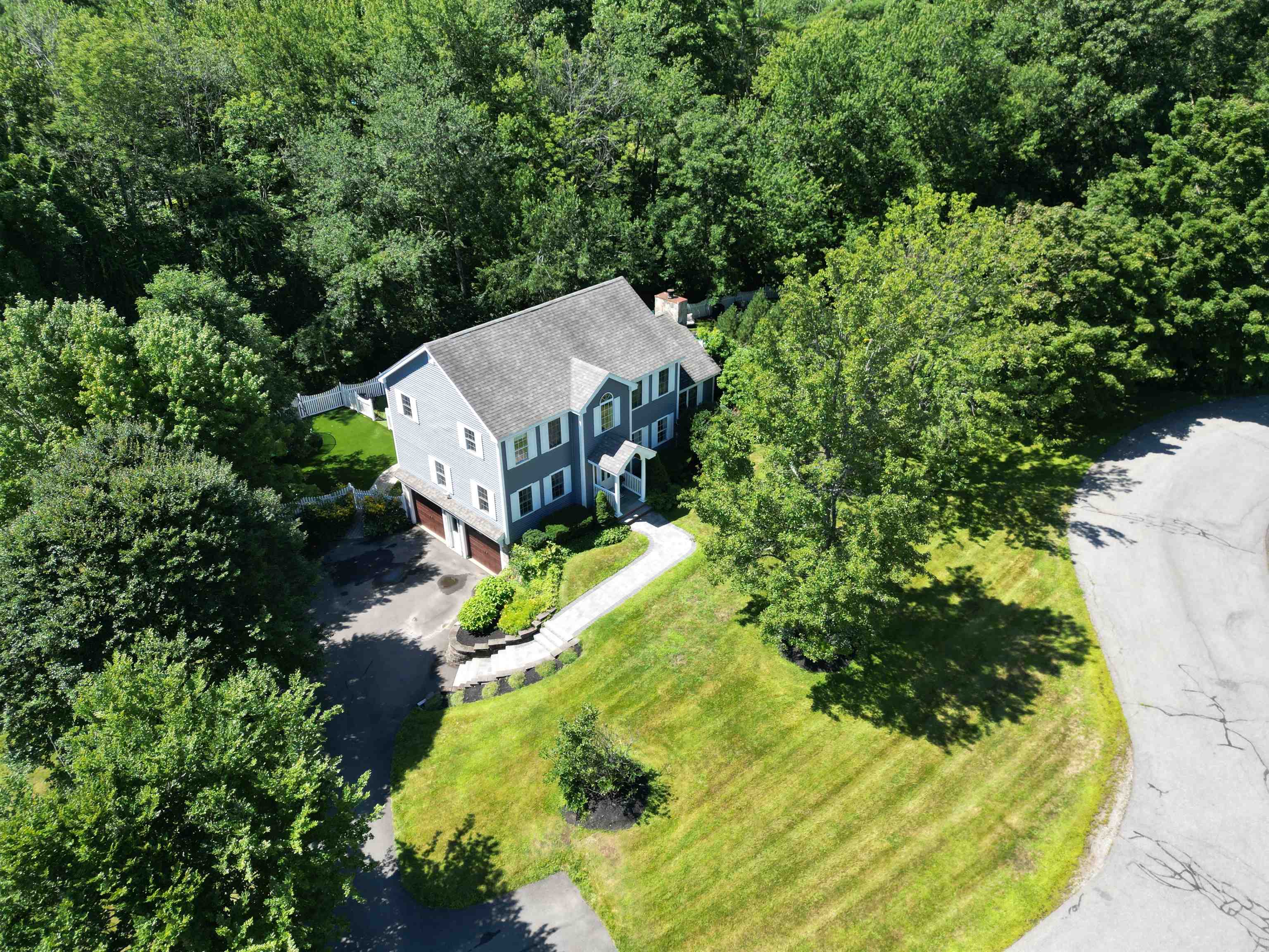 7 Harmony Dr, Londonderry, NH 03053